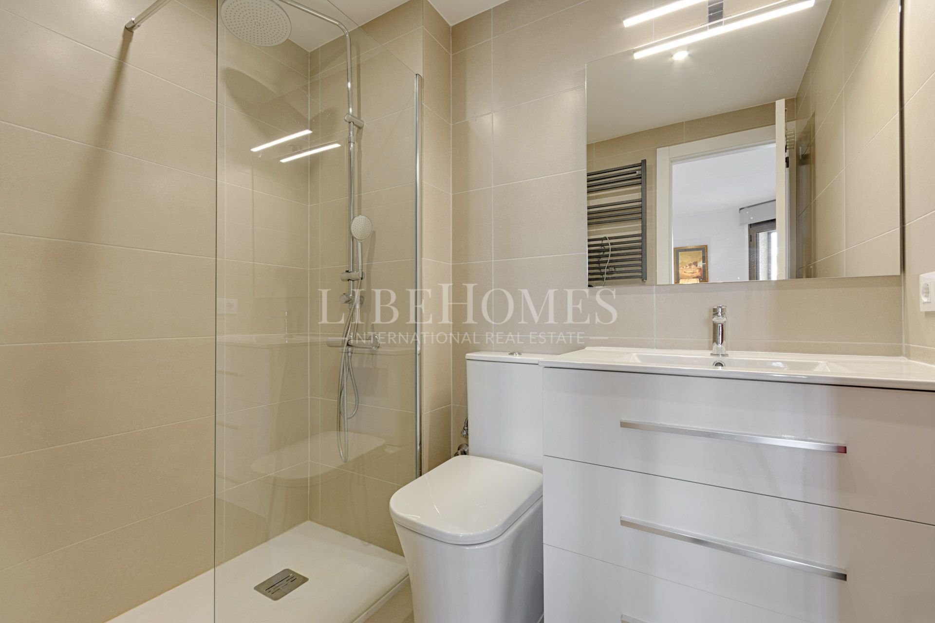 Apartment on the beachfront in Roses, with beautiful sea views