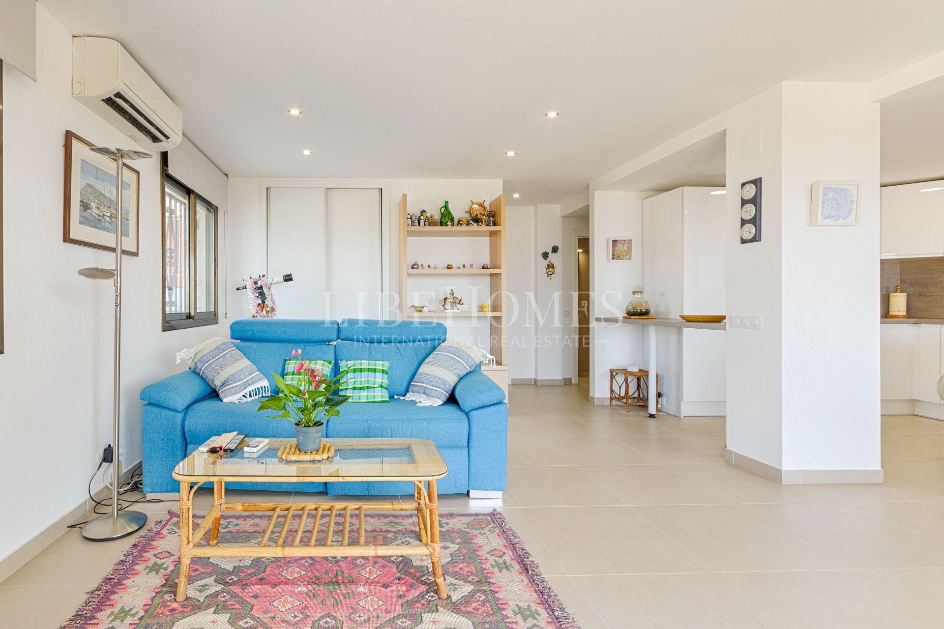 Apartment on the beachfront in Roses, with beautiful sea views