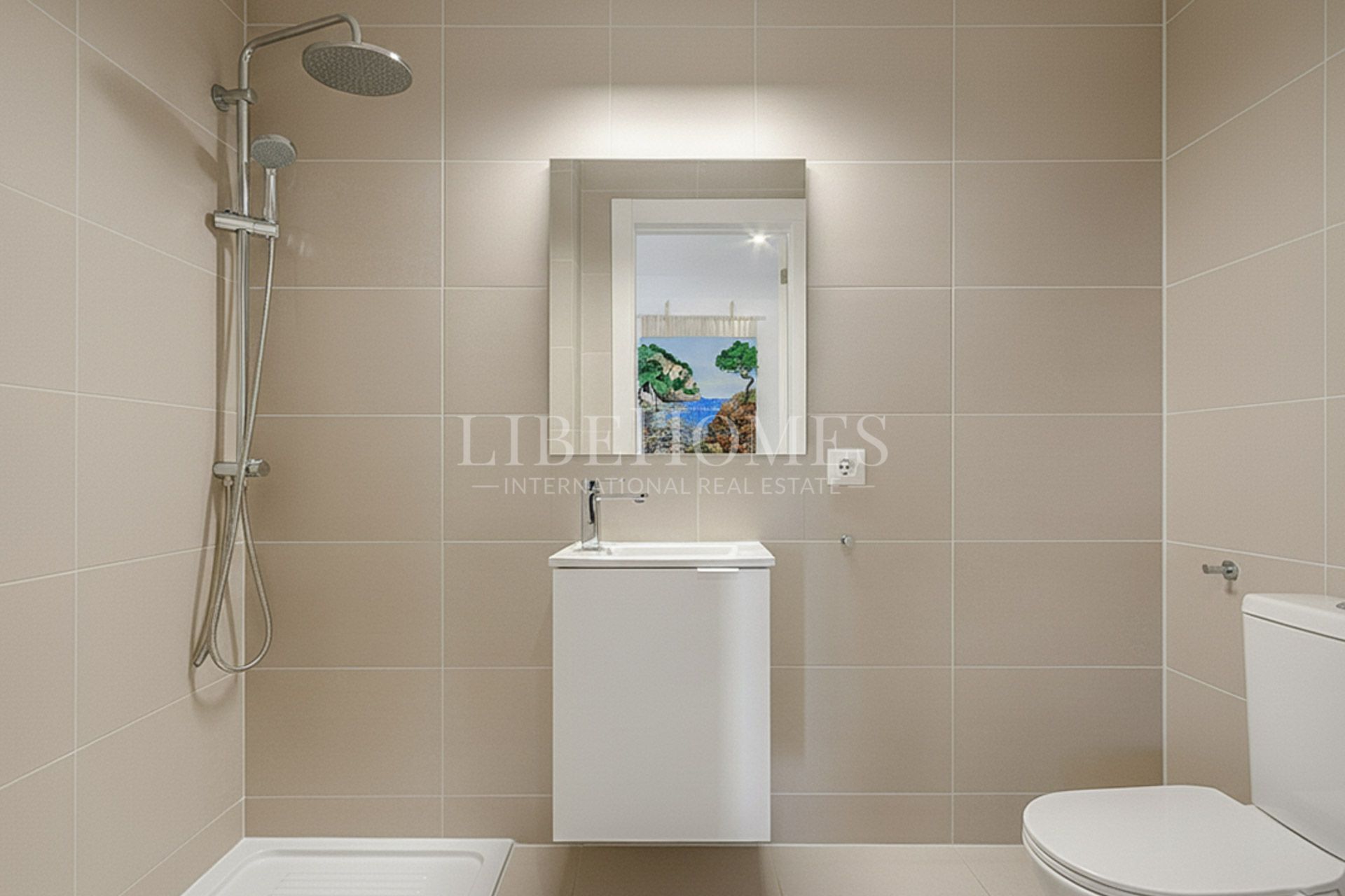 Apartment on the beachfront in Roses, with beautiful sea views