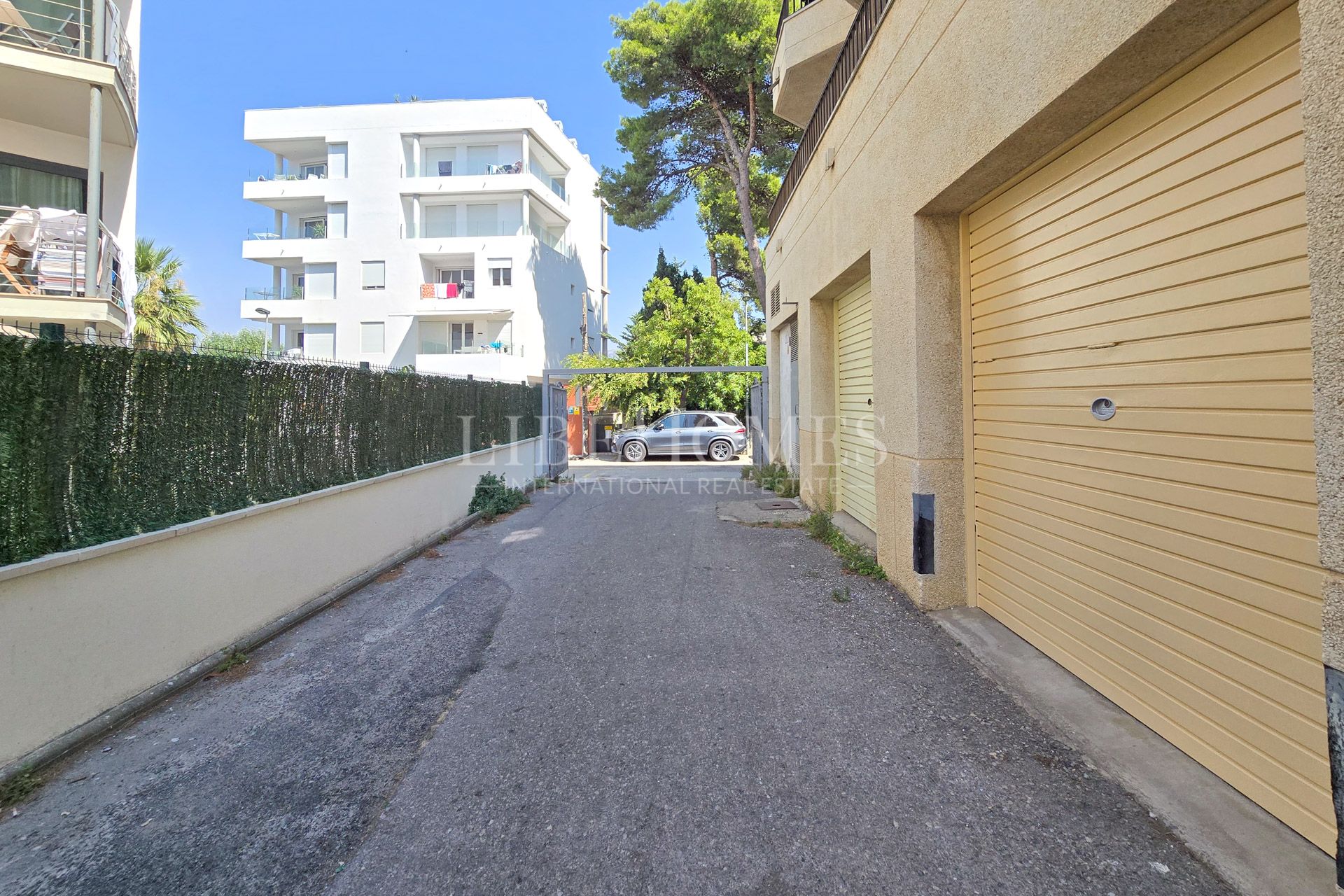 Apartment on the beachfront in Roses, with beautiful sea views