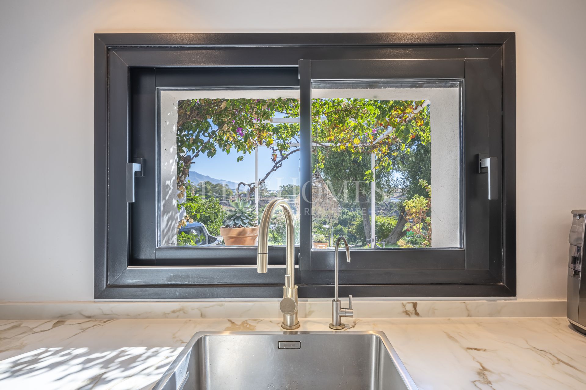 Villa with beautiful panoramic views in Guadalmina Alta, Marbella