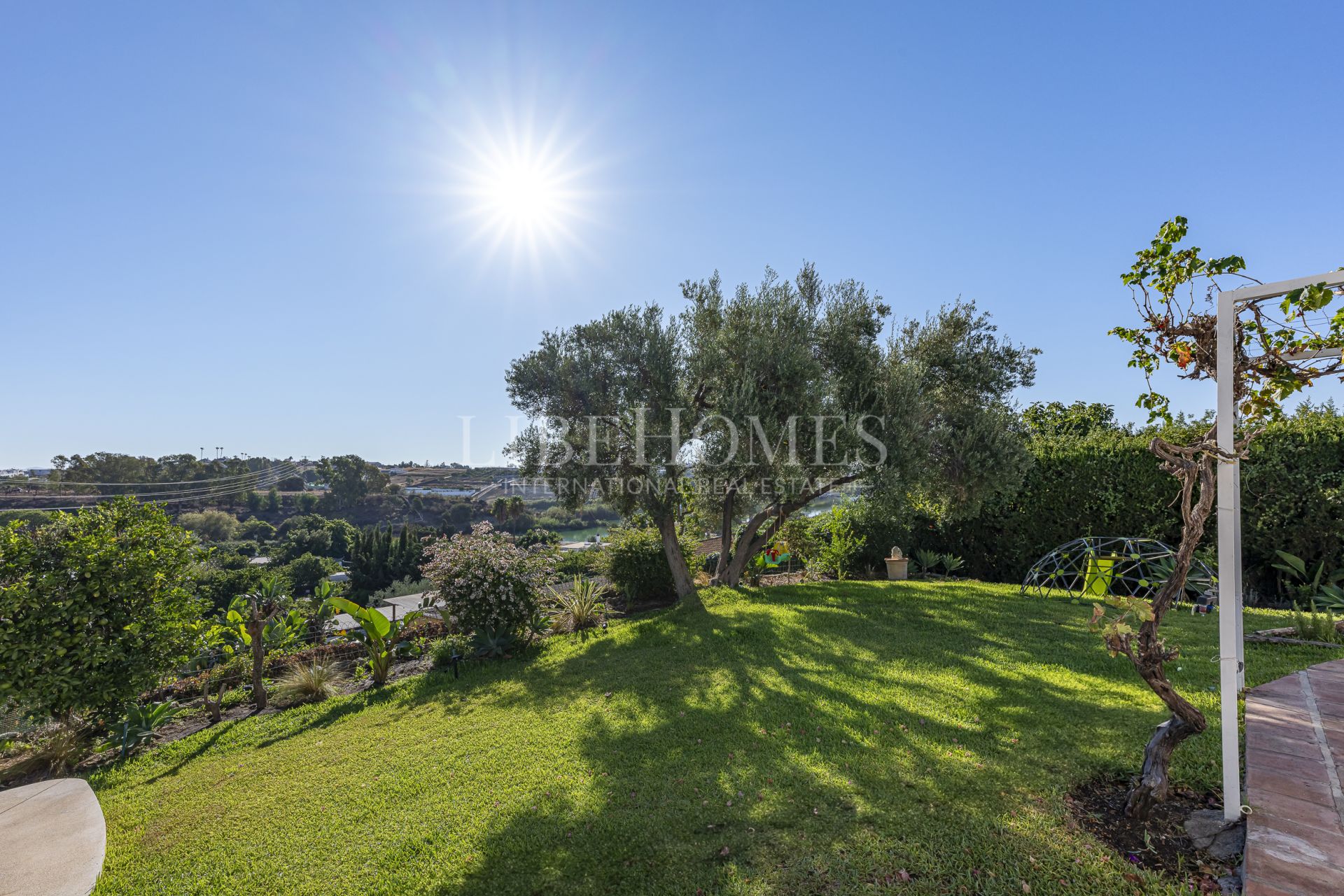 Villa with beautiful panoramic views in Guadalmina Alta, Marbella