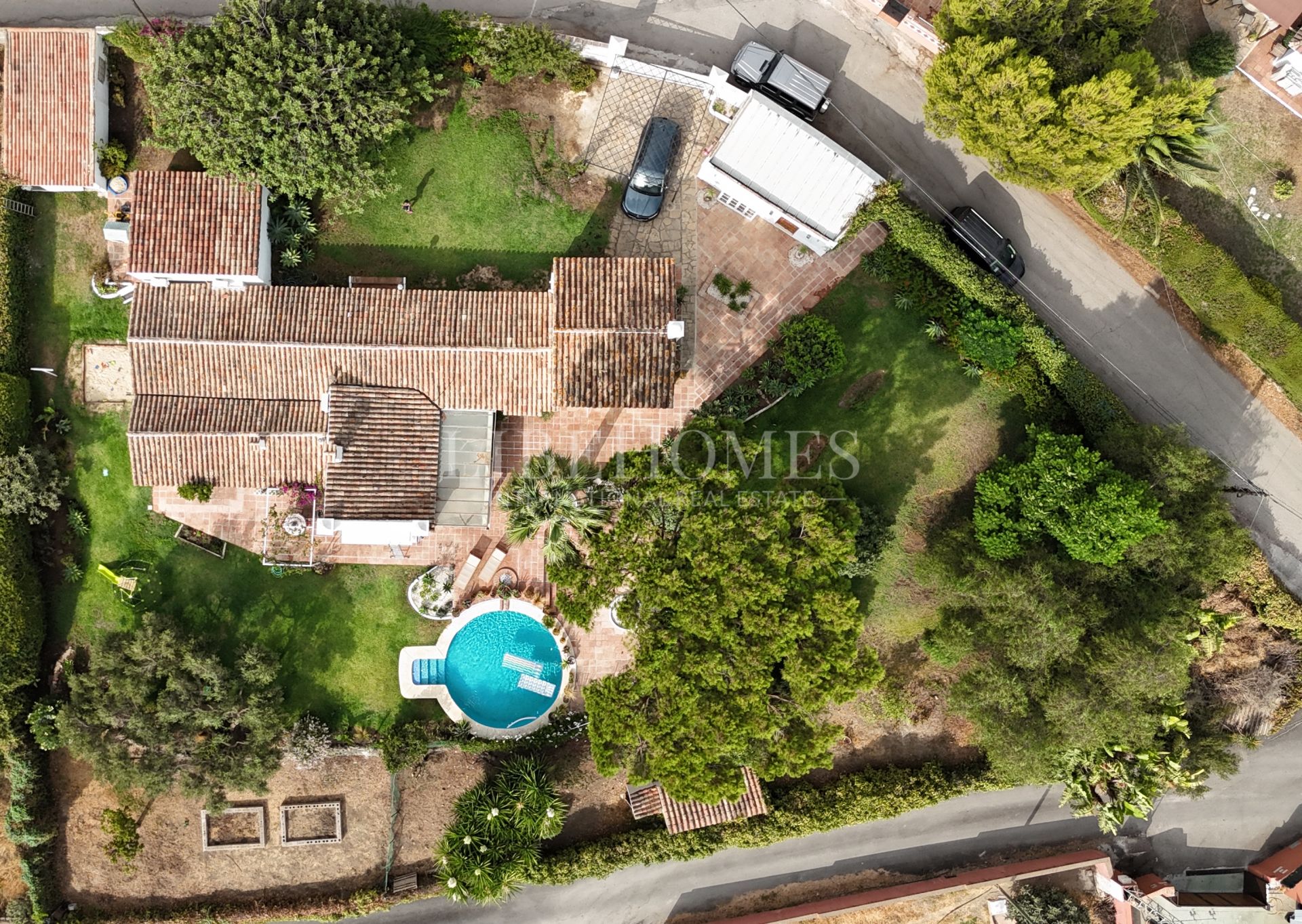Villa with beautiful panoramic views in Guadalmina Alta, Marbella