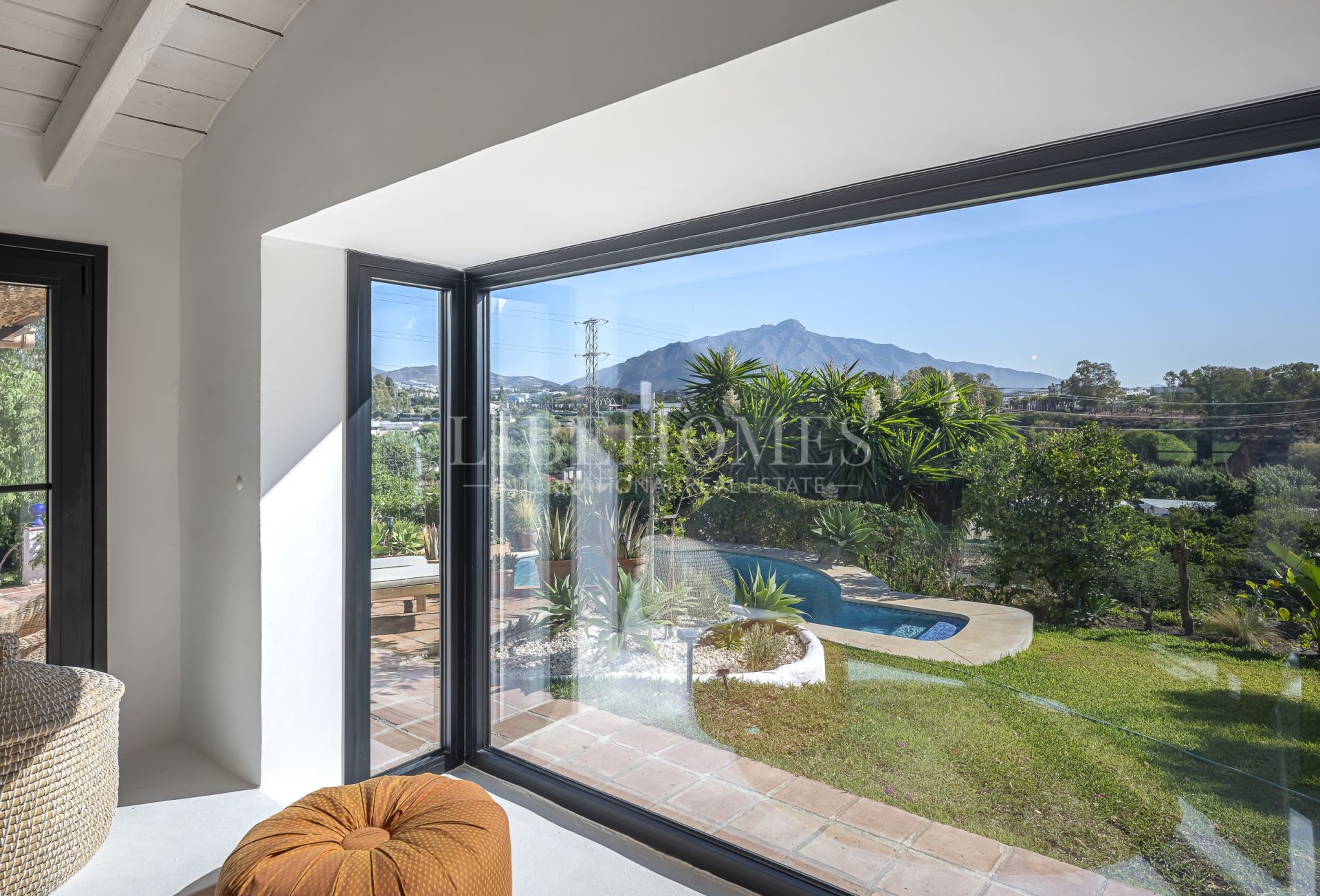 Villa with beautiful panoramic views in Guadalmina Alta, Marbella