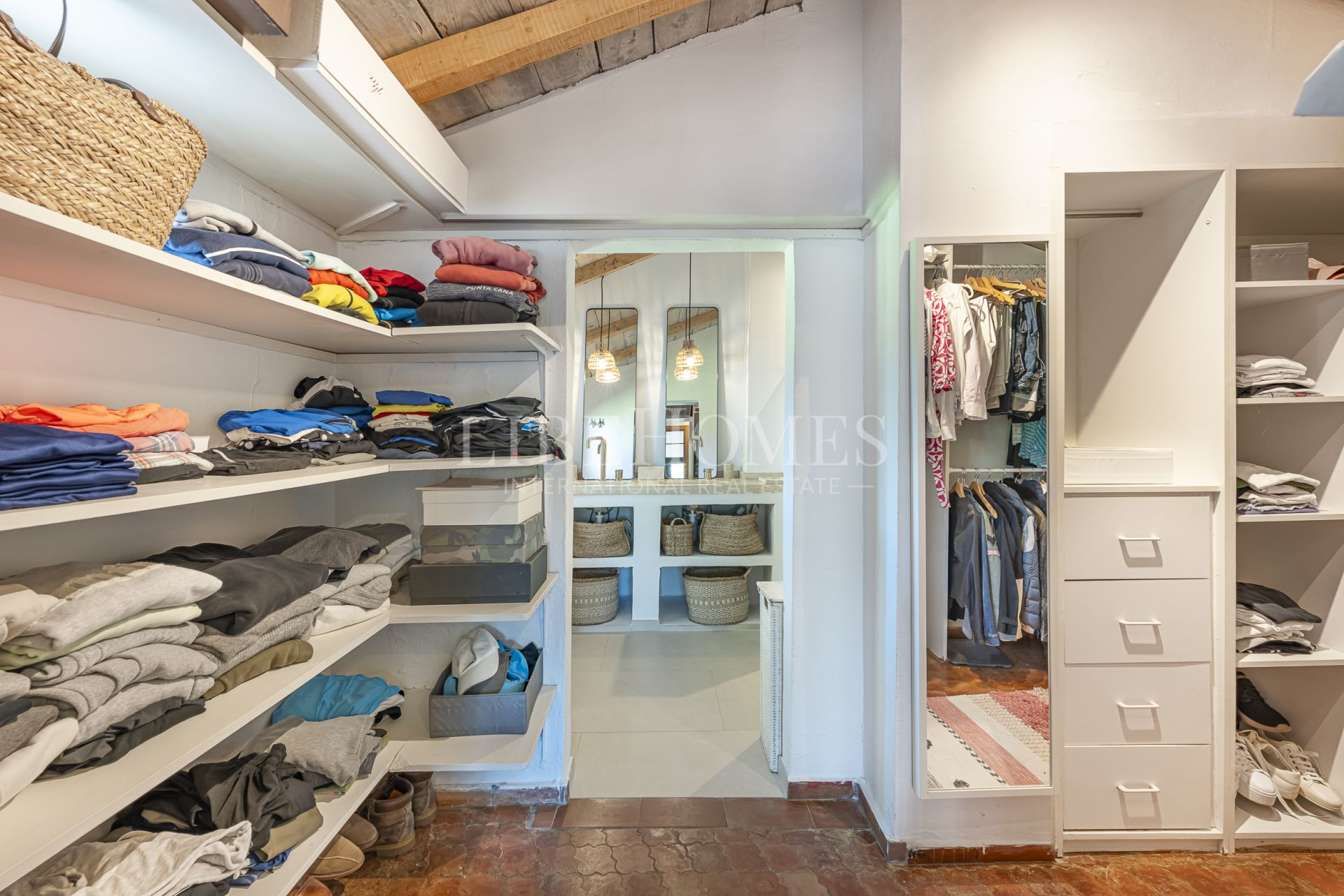 Villa with beautiful panoramic views in Guadalmina Alta, Marbella