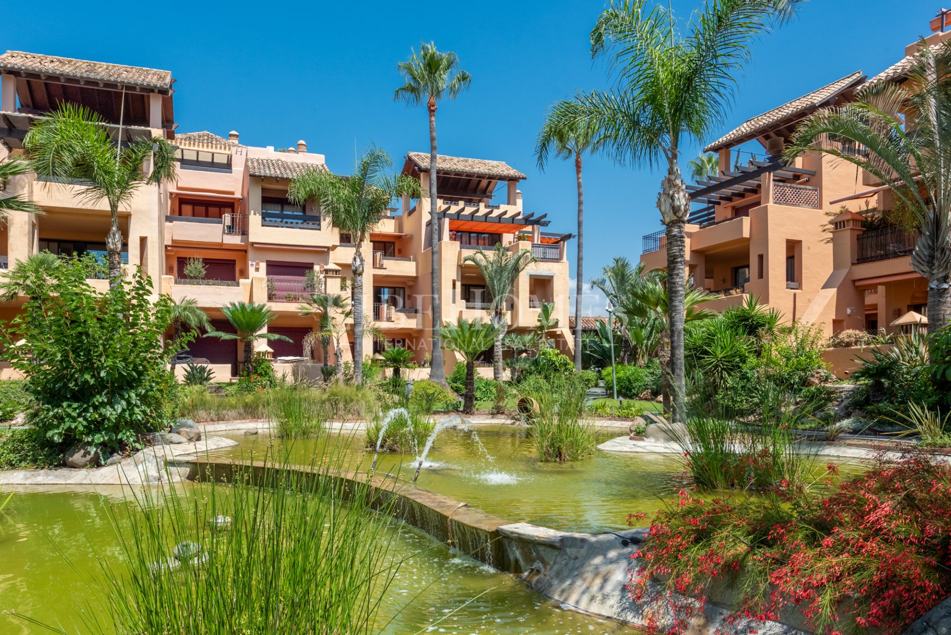 Spectacular beachfront penthouse in San Pedro de Alcántara, Marbella