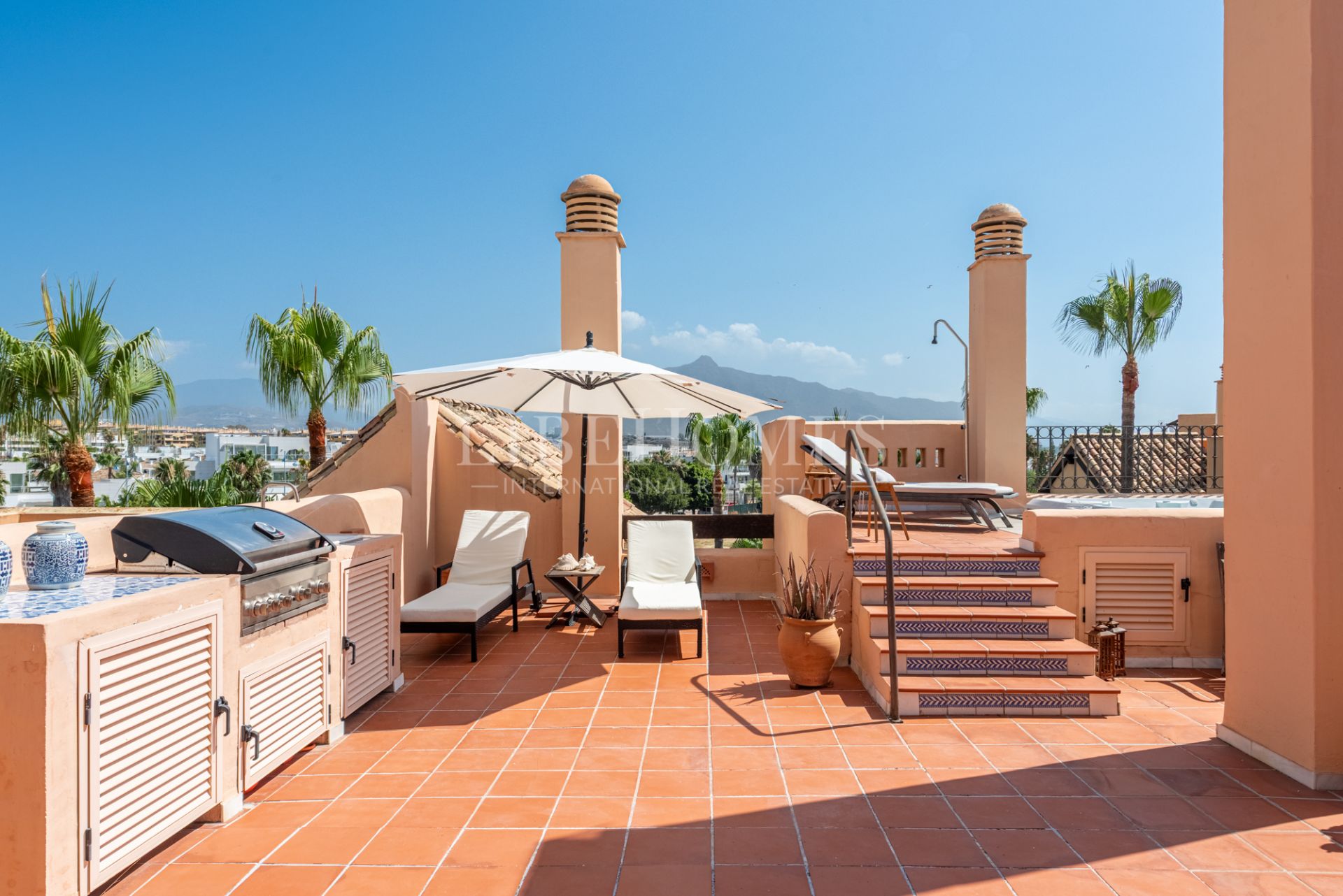 Spectacular beachfront penthouse in San Pedro de Alcántara, Marbella