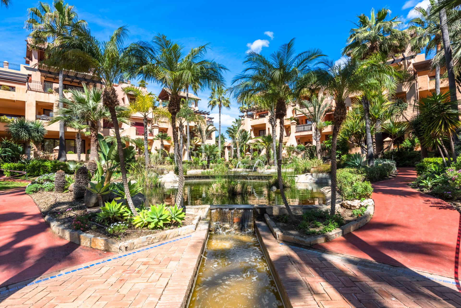 Spectacular beachfront penthouse in San Pedro de Alcántara, Marbella