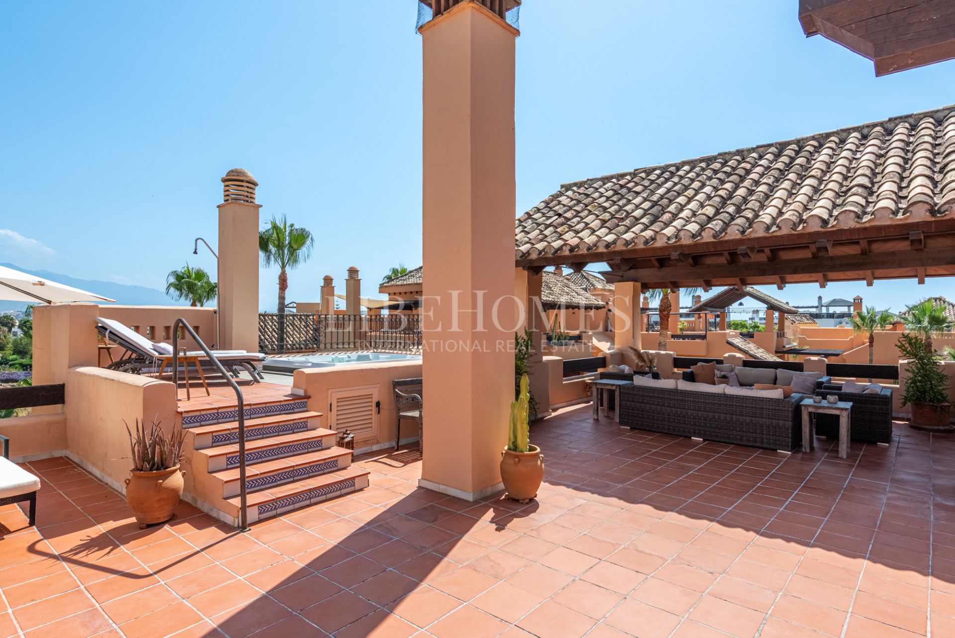 Spectacular beachfront penthouse in San Pedro de Alcántara, Marbella