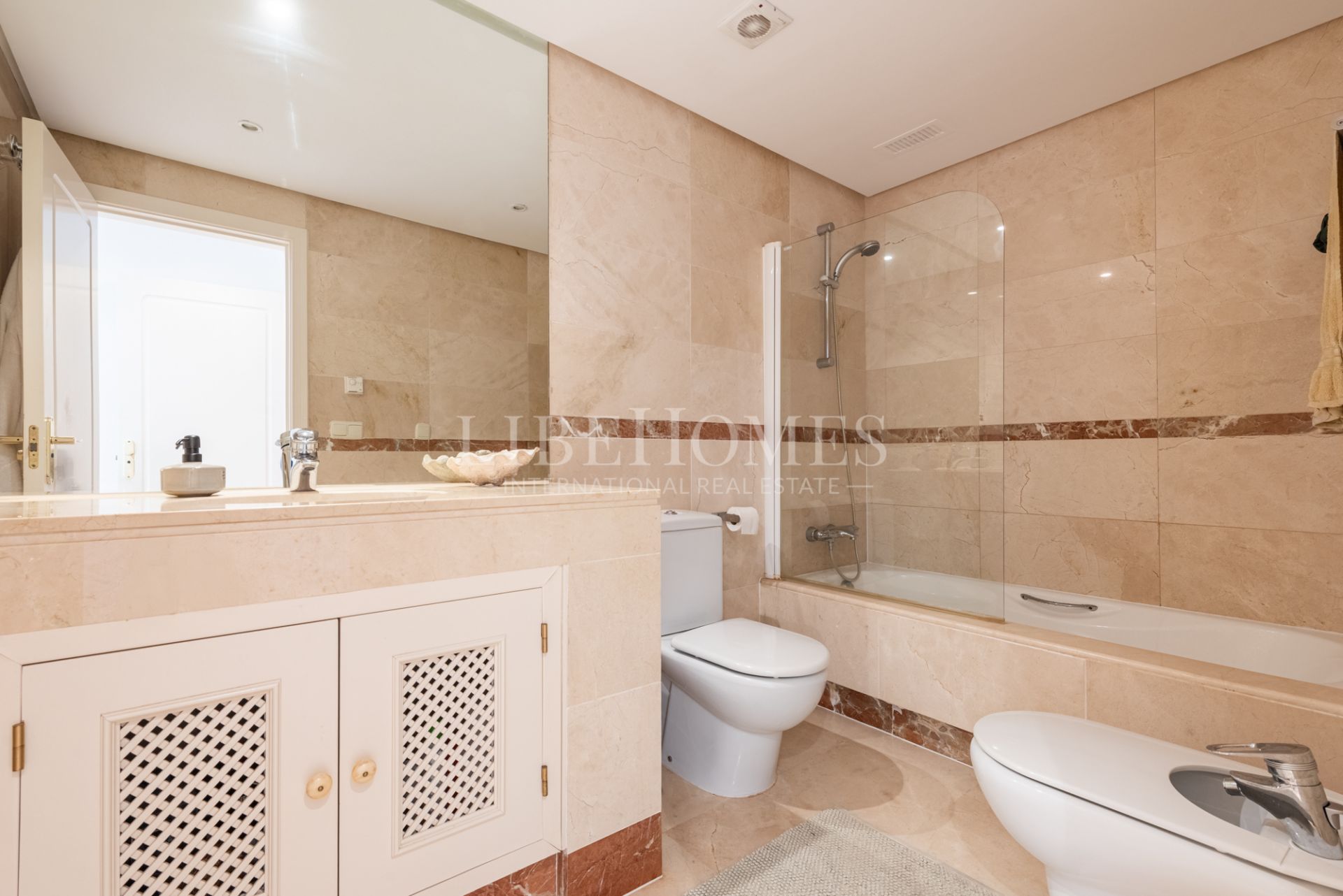 Spectacular beachfront penthouse in San Pedro de Alcántara, Marbella