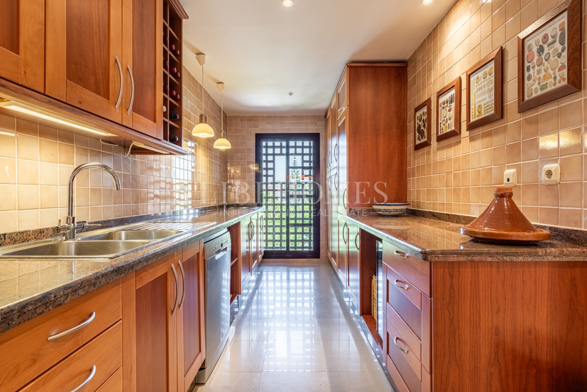 Spectacular beachfront penthouse in San Pedro de Alcántara, Marbella