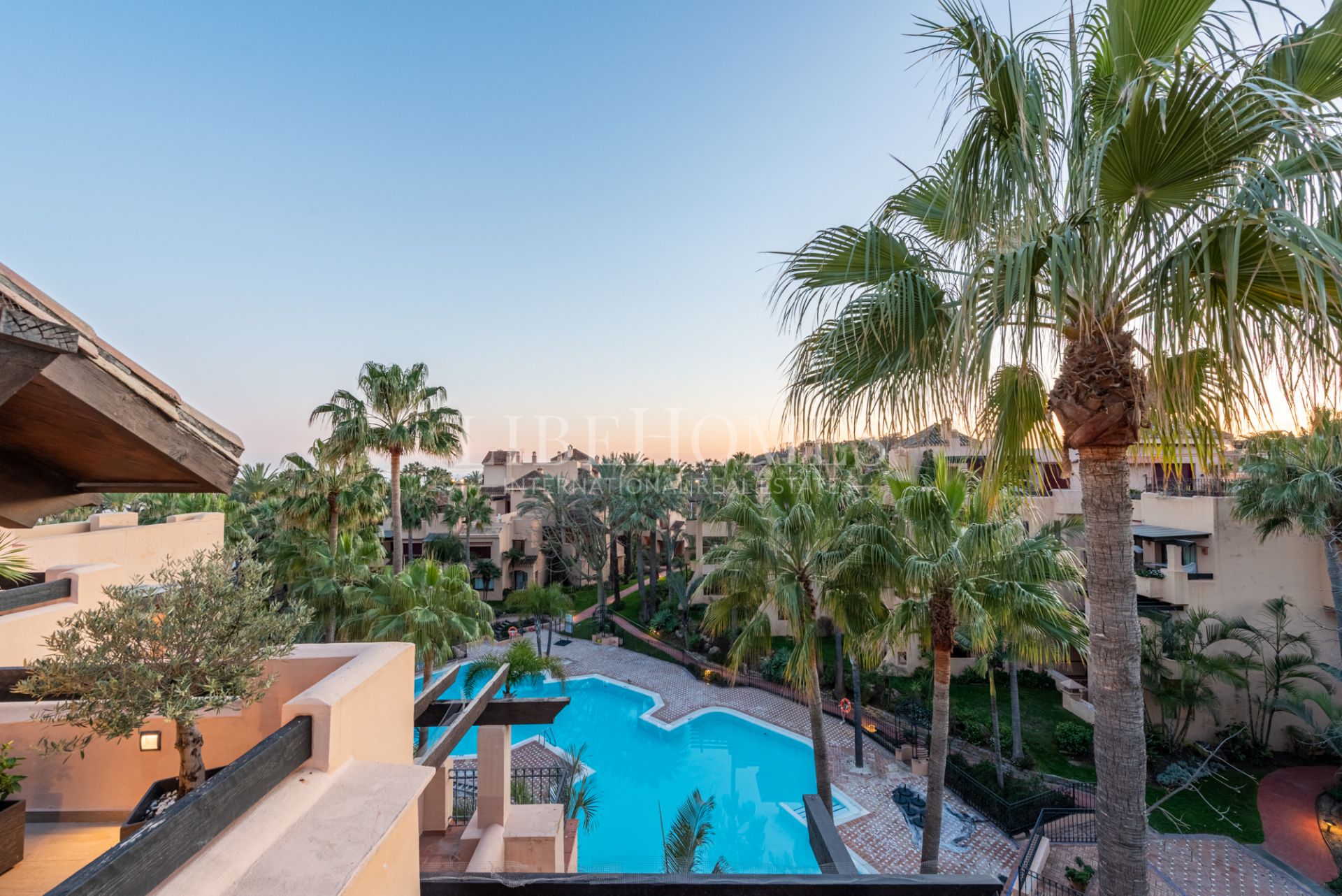 Spectacular beachfront penthouse in San Pedro de Alcántara, Marbella