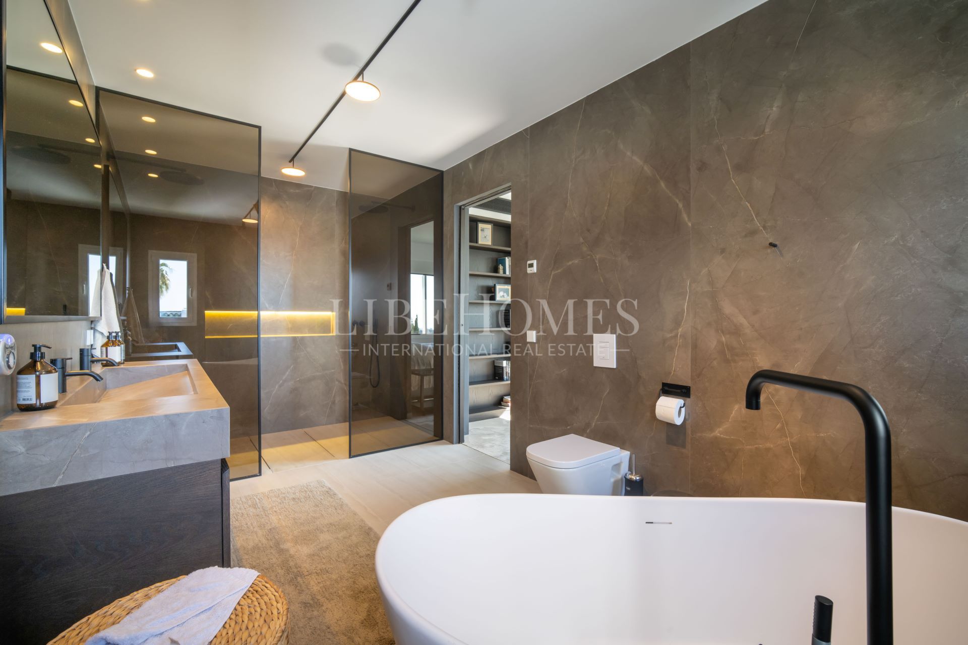 Таунхаус на продажу в Aloha, Новая Андалусия