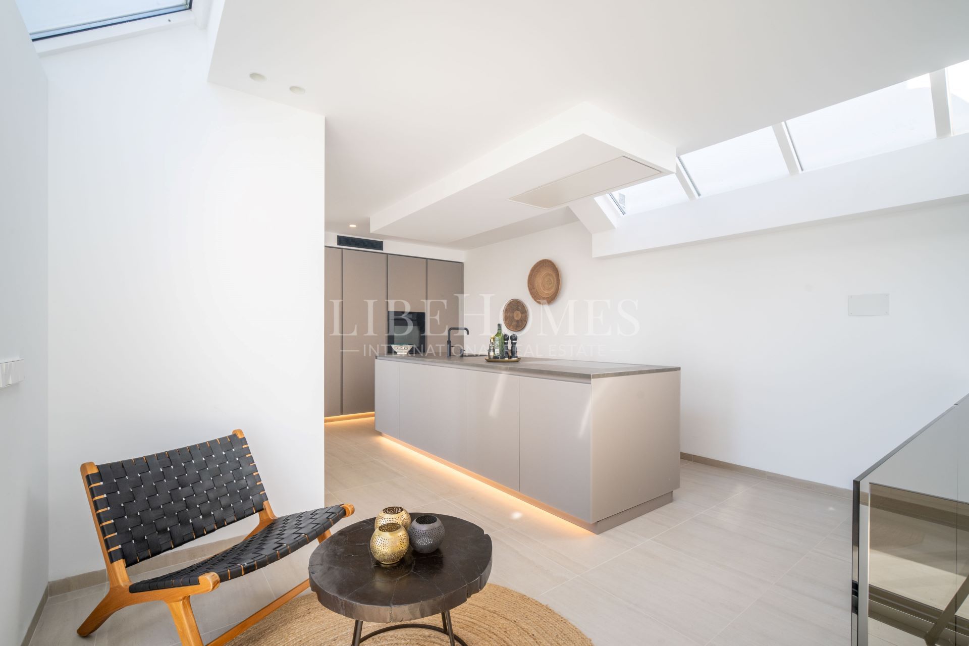 Таунхаус на продажу в Aloha, Новая Андалусия