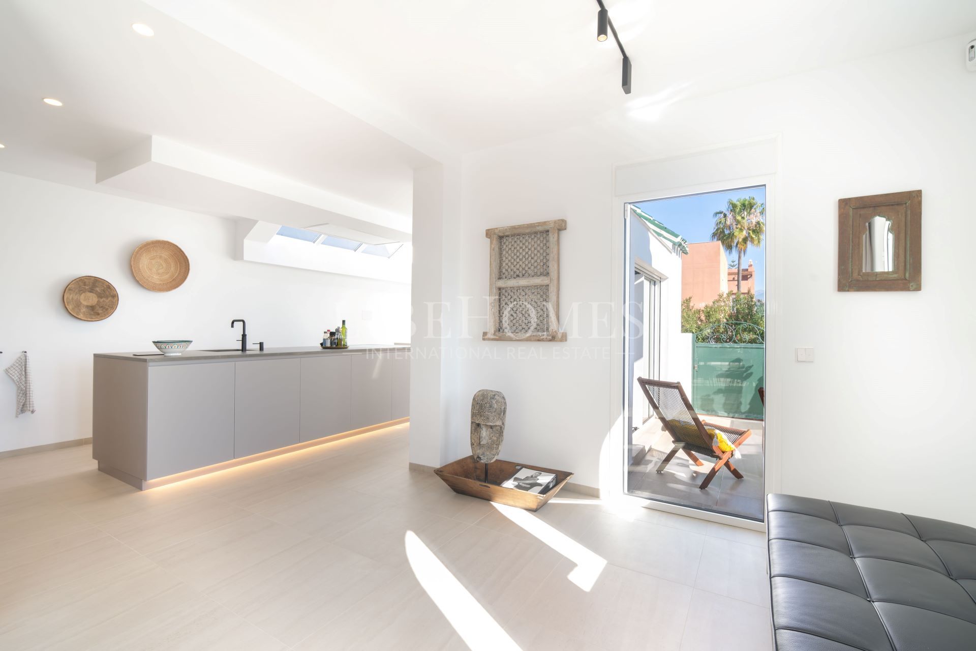 Таунхаус на продажу в Aloha, Новая Андалусия