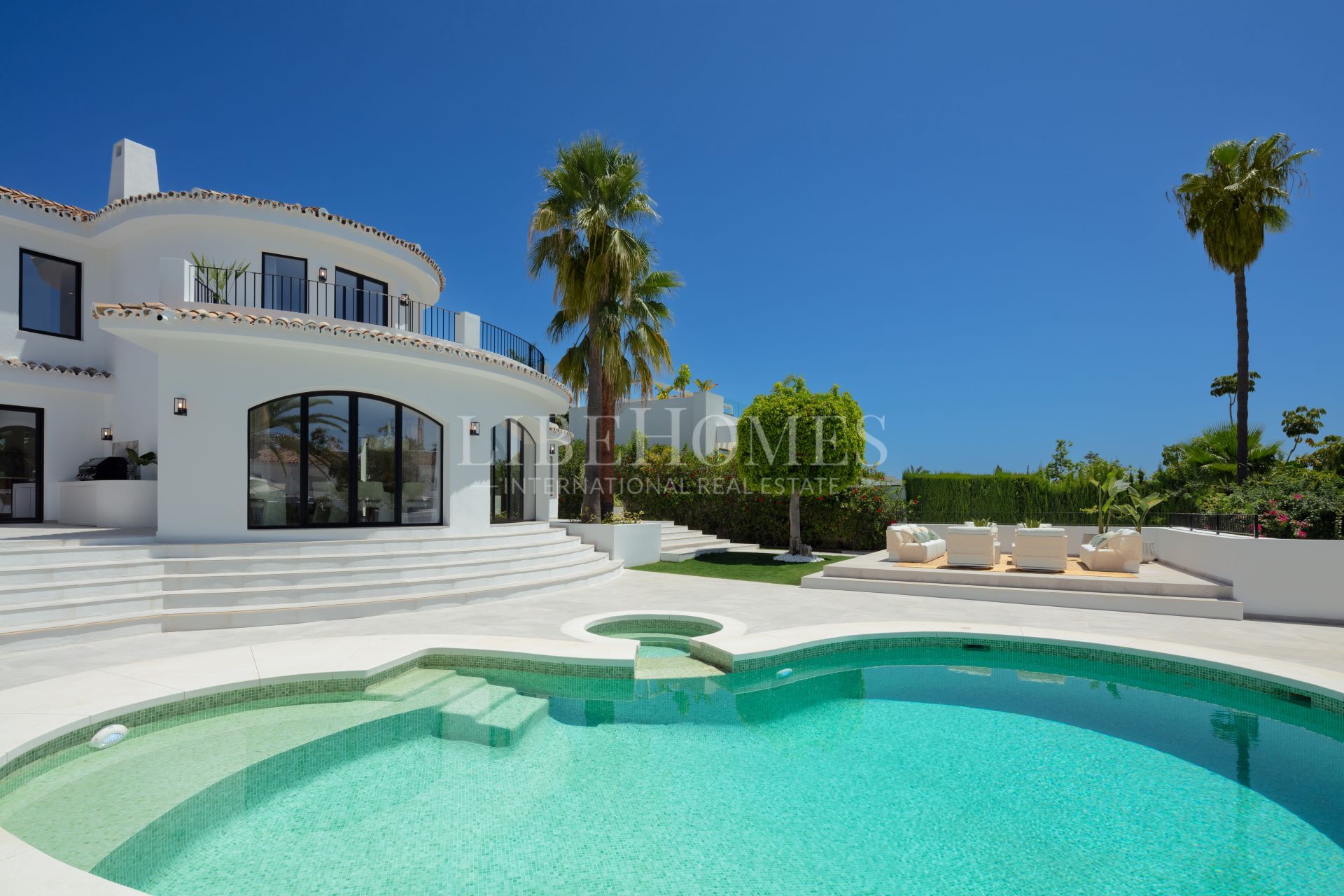 Вилла на продажу в Aloha, Новая Андалусия