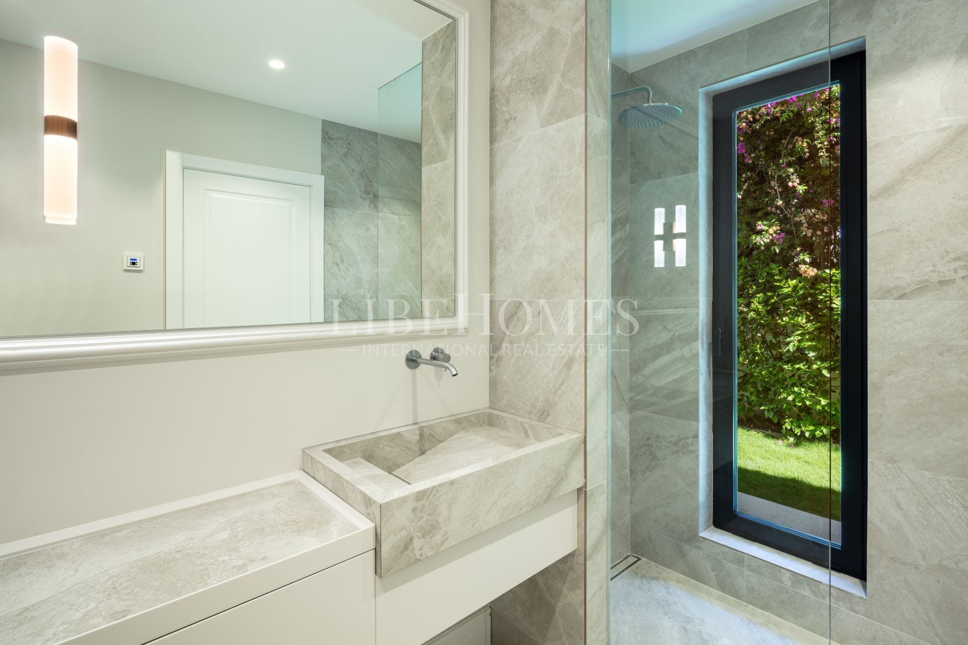 Вилла на продажу в Aloha, Новая Андалусия