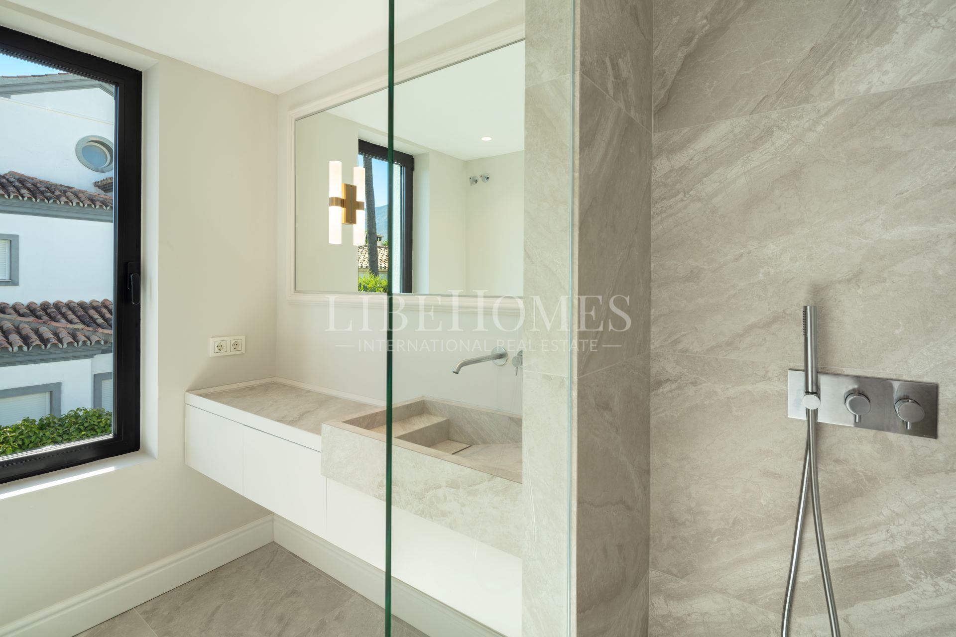 Вилла на продажу в Aloha, Новая Андалусия