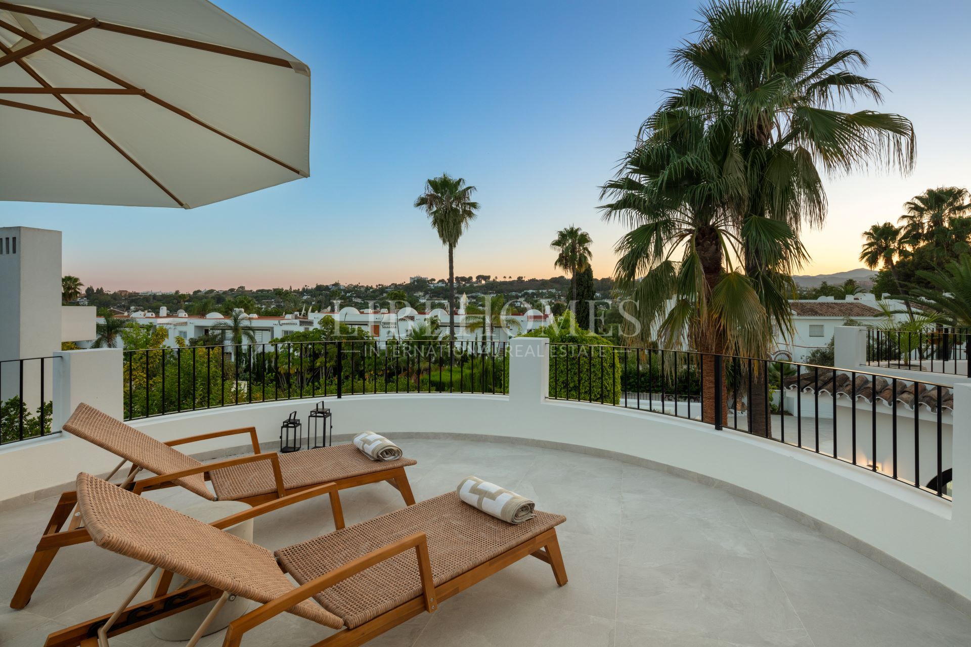 Вилла на продажу в Aloha, Новая Андалусия