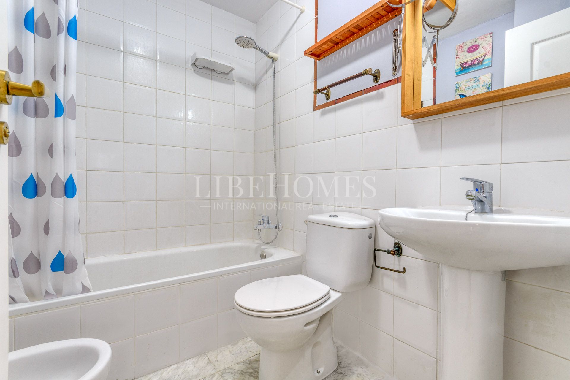 Beach frontline apartment sea views for sale in Manilva beach