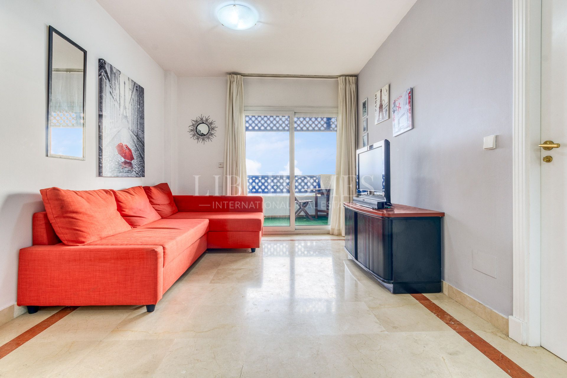 Beach frontline apartment sea views for sale in Manilva beach