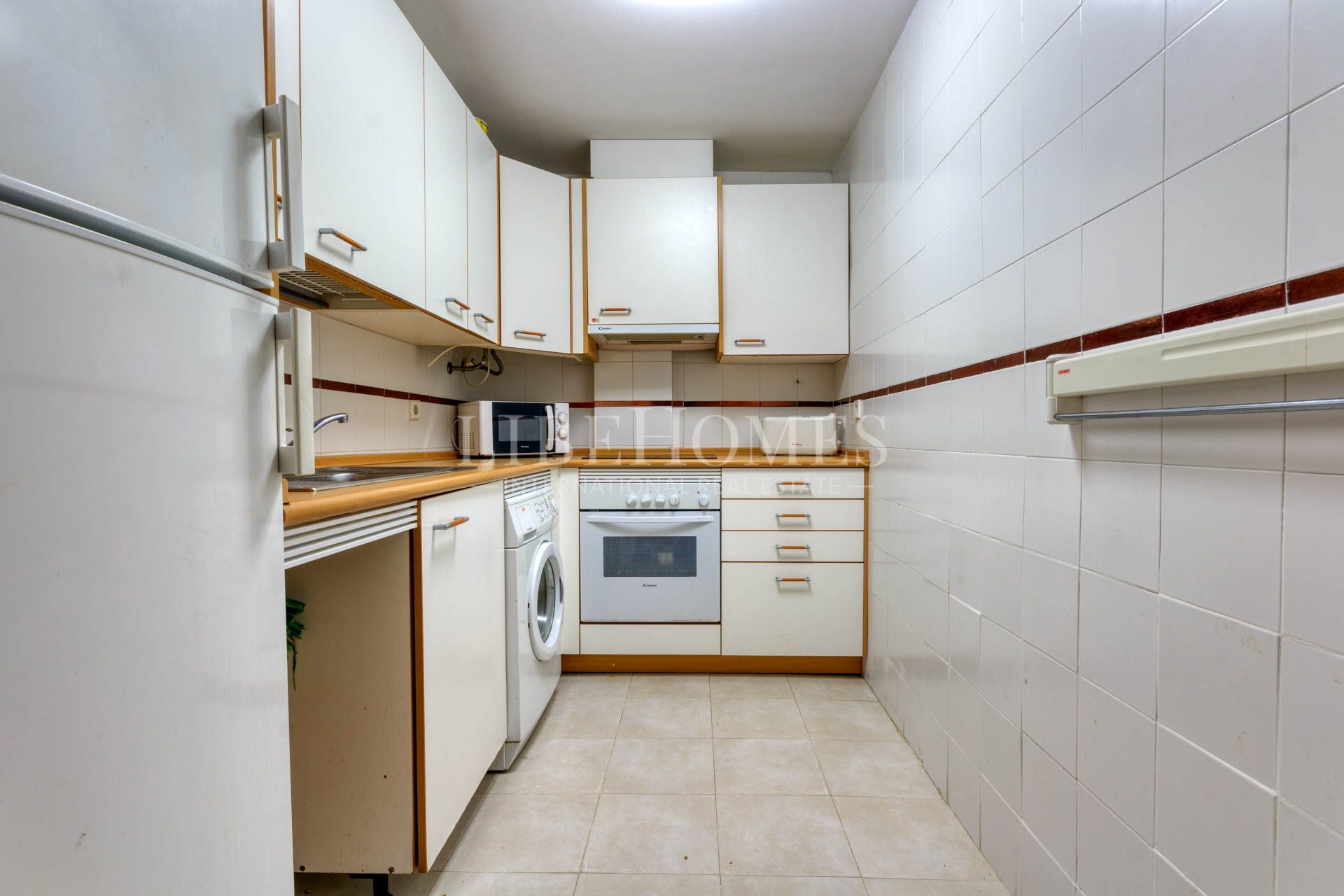 Beach frontline apartment sea views for sale in Manilva beach