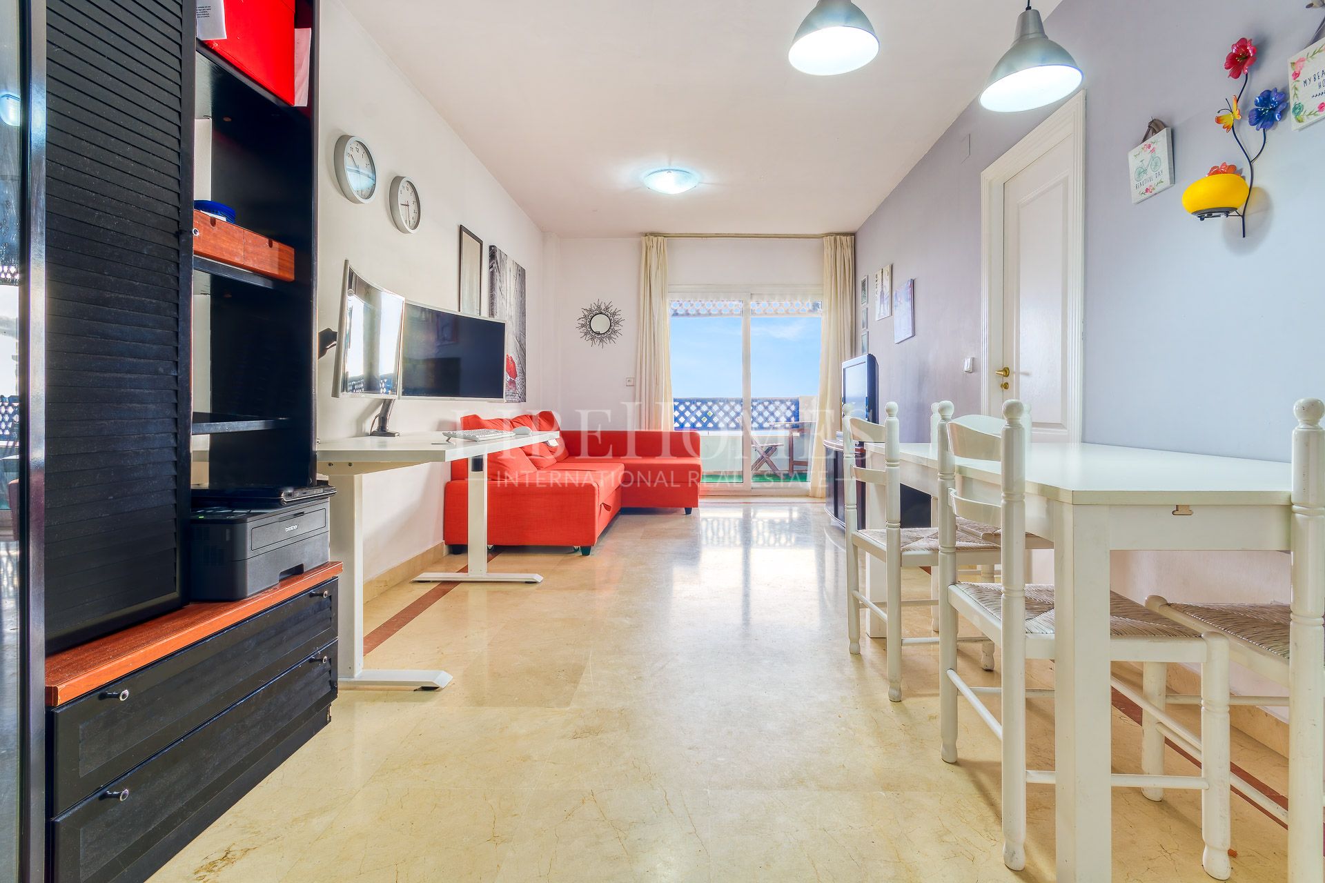 Beach frontline apartment sea views for sale in Manilva beach