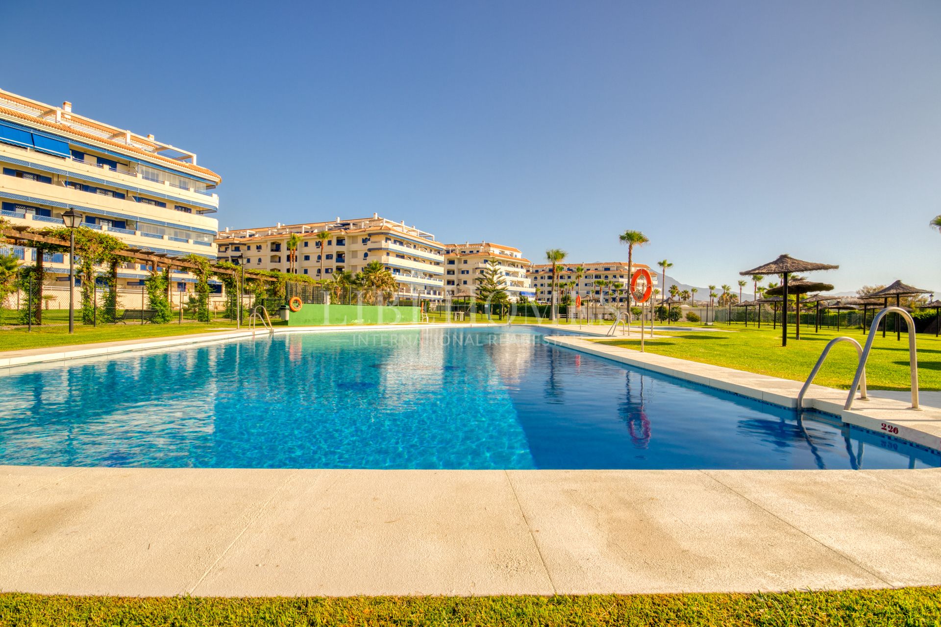 Beach frontline apartment sea views for sale in Manilva beach