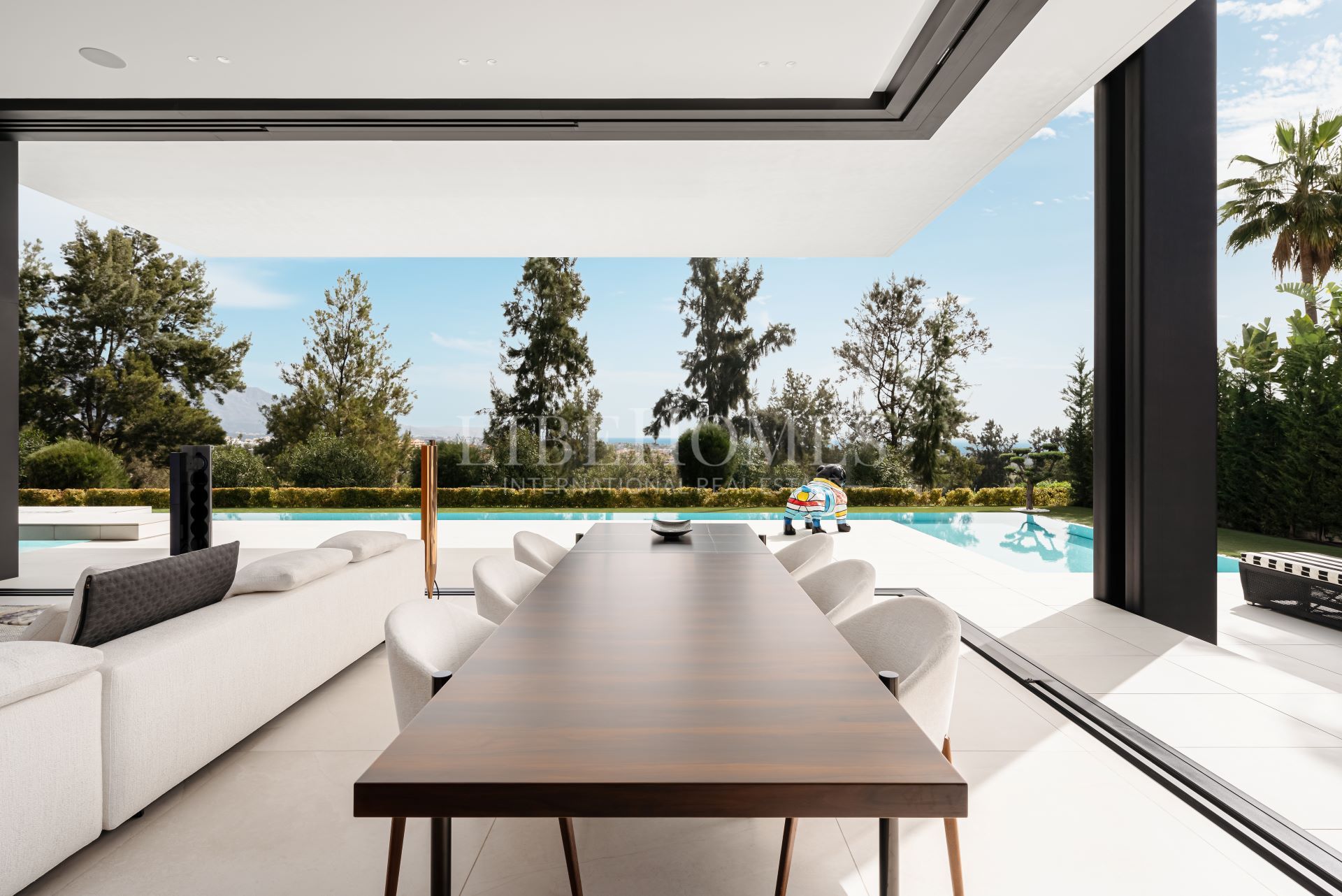 Villa for sale in La Alqueria, Benahavis