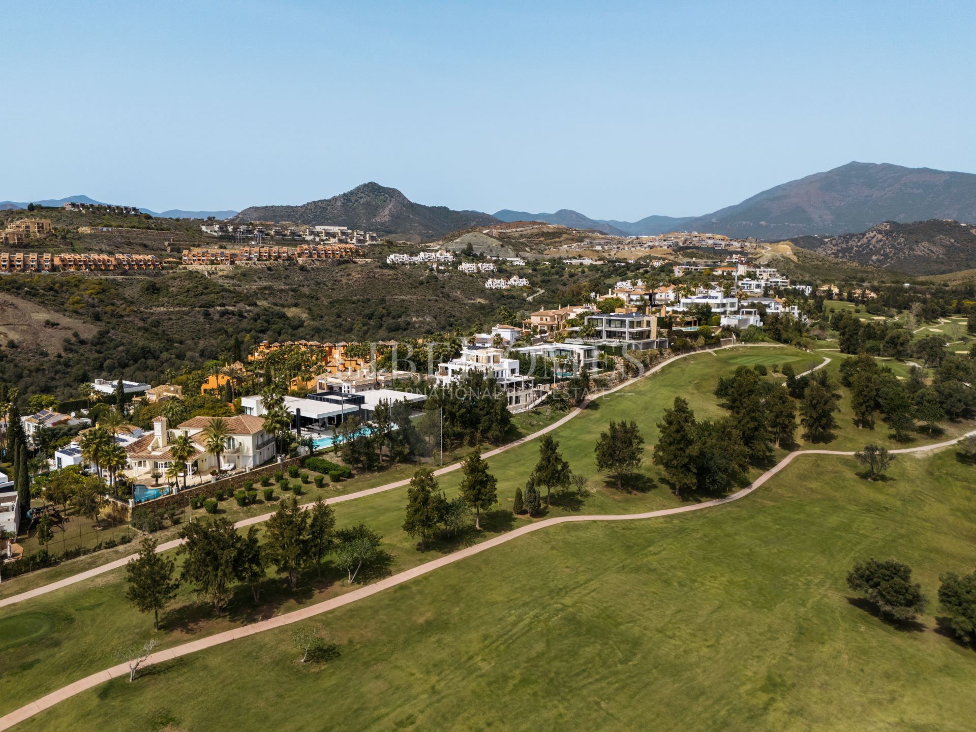 Villa en venta en La Alqueria, Benahavis