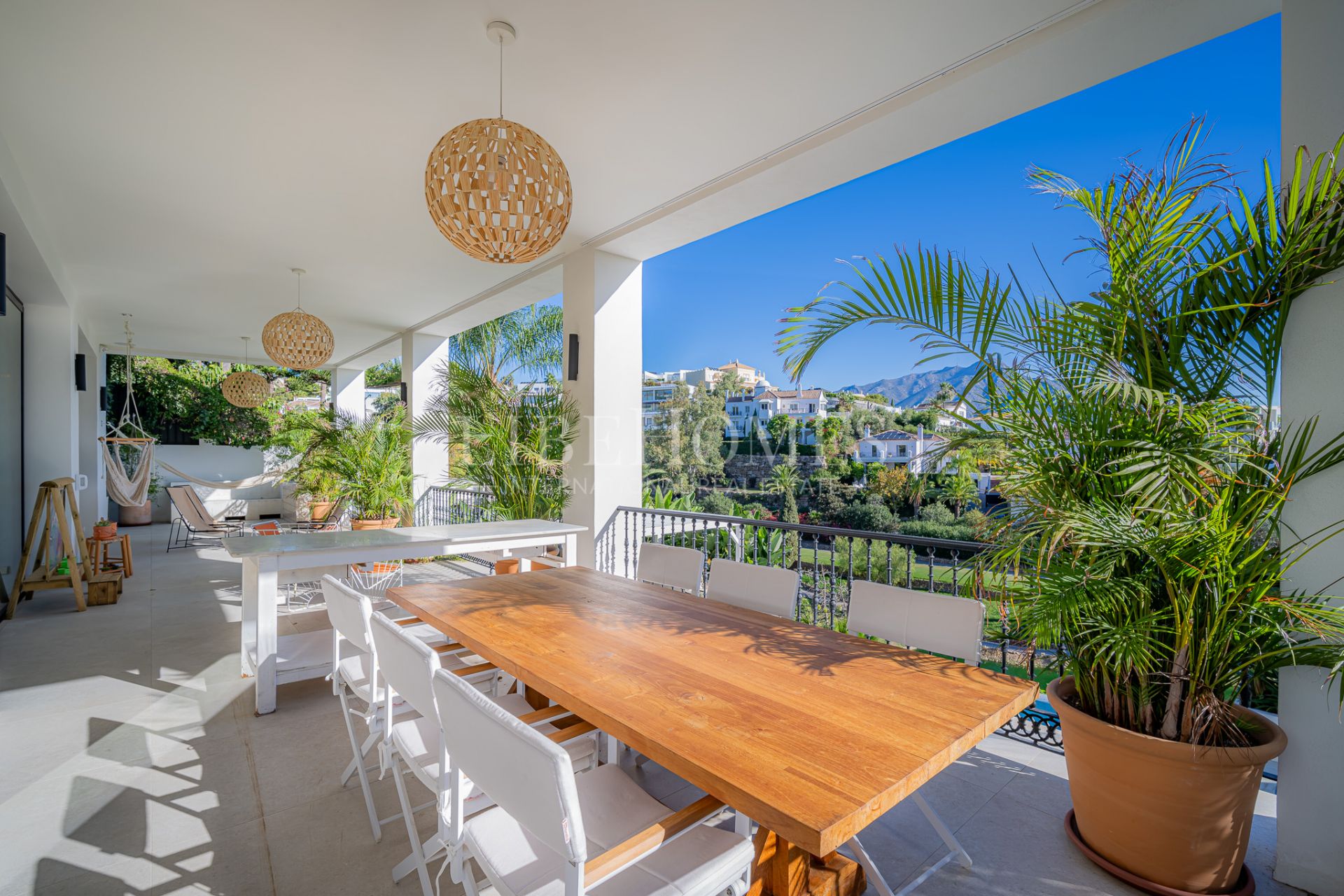 Villa en venta en El Herrojo, Benahavis