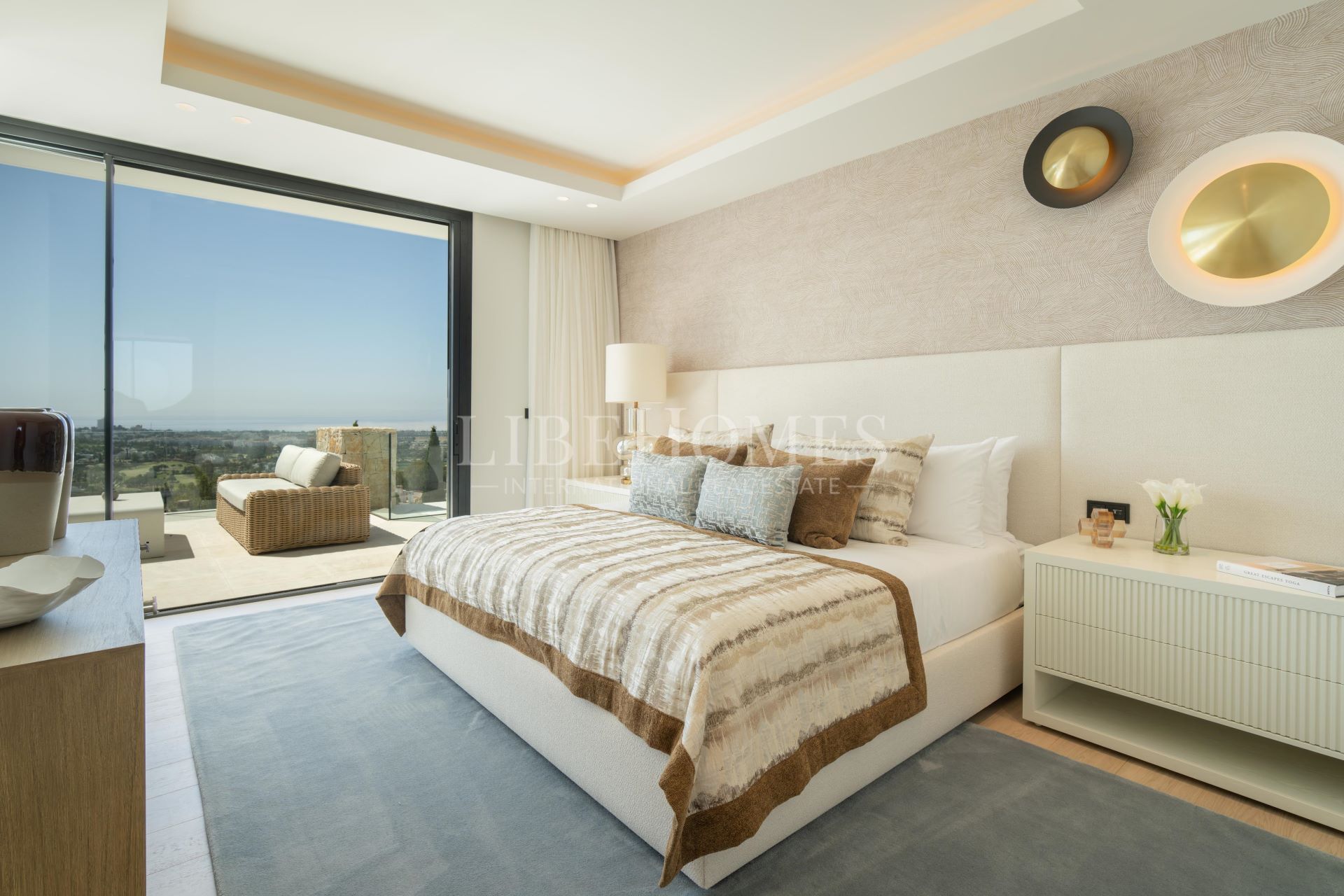 Newly built luxury villa, panoramic sea views, El Herrojo, Benahavis