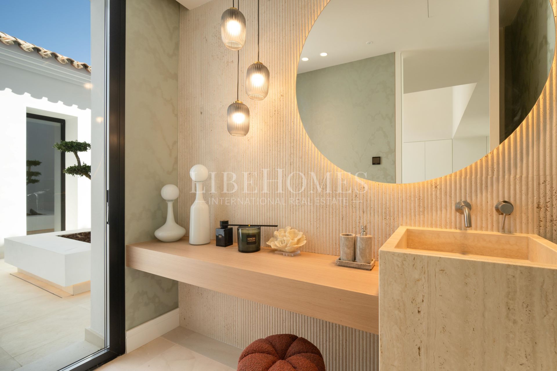 Newly built luxury villa, panoramic sea views, El Herrojo, Benahavis