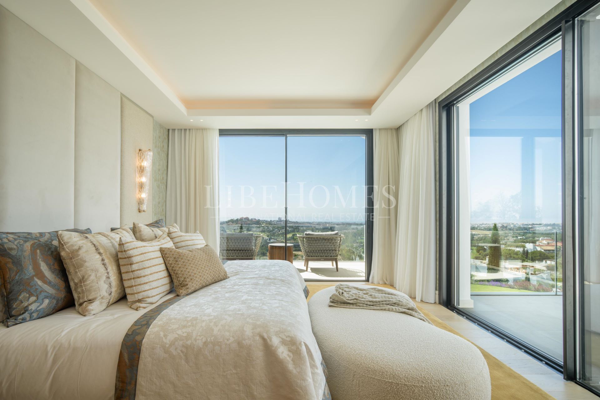 Newly built luxury villa, panoramic sea views, El Herrojo, Benahavis