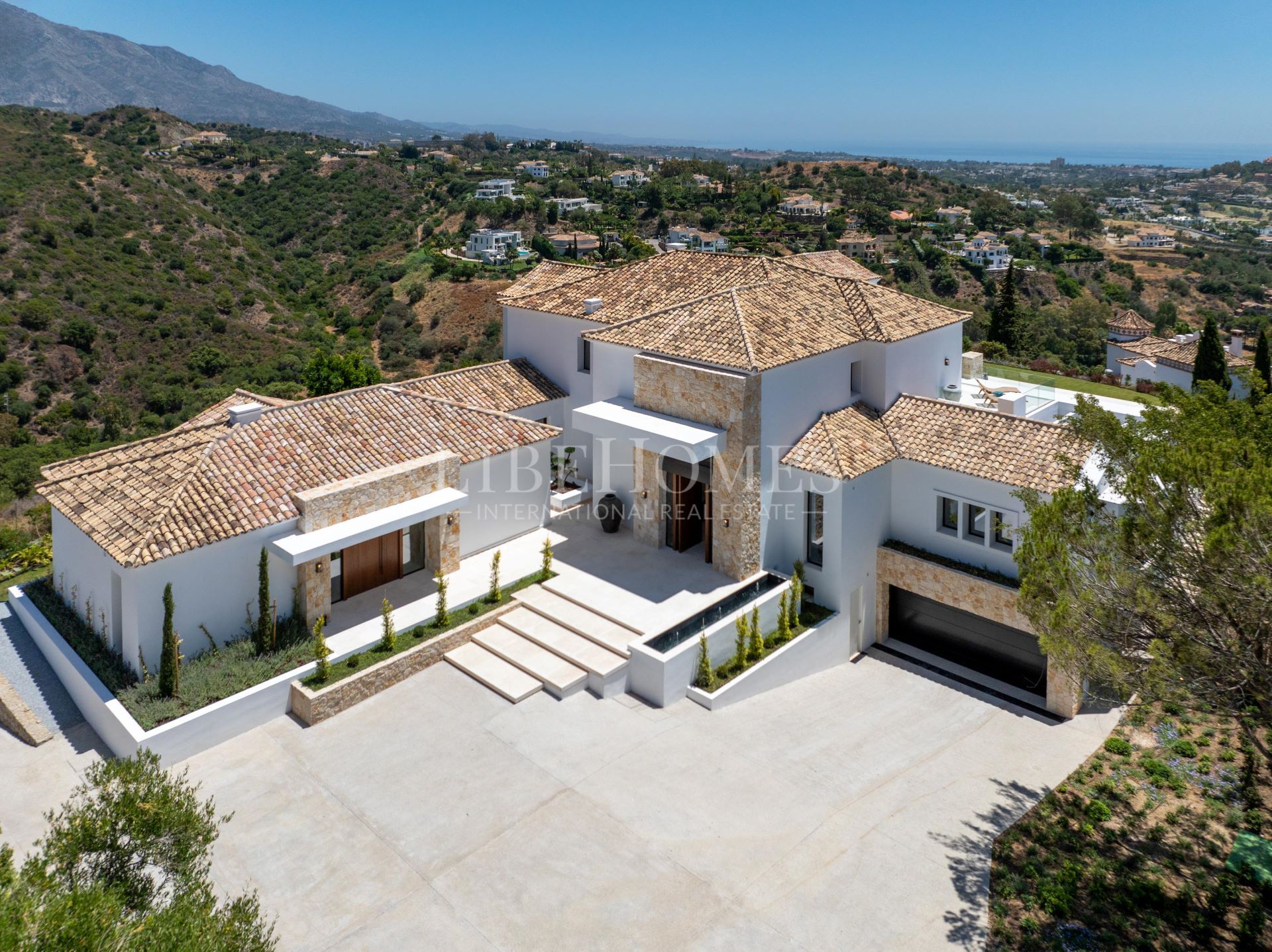 Villa en venta en El Herrojo, Benahavis