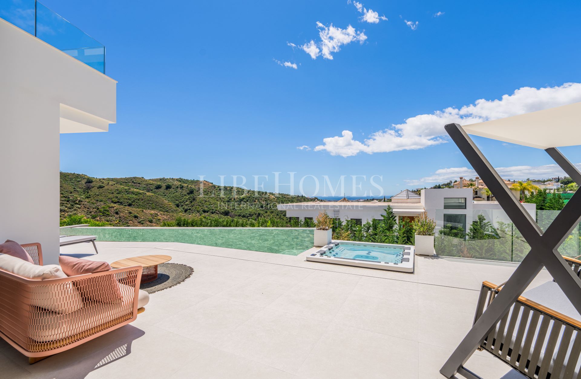 Villa for sale in Lomas de La Quinta, Benahavis