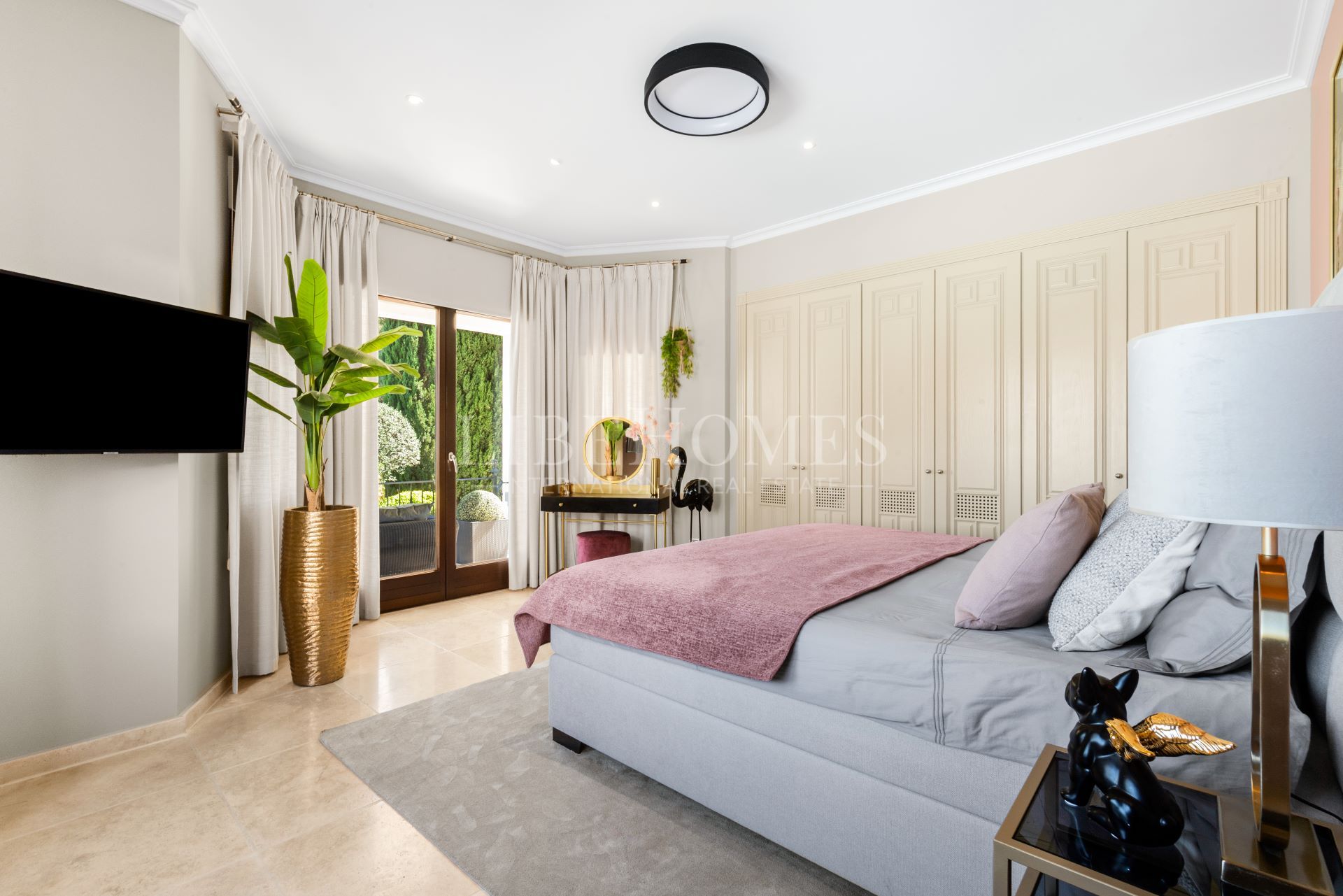 Gran villa con vistas al mar en El Herrojo Alto, Benahavis, Marbella