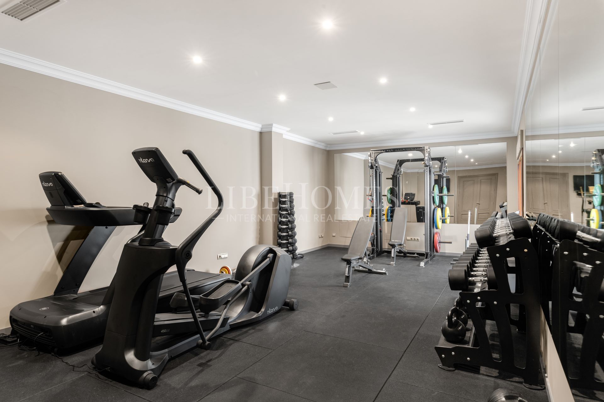 Gran villa con vistas al mar en El Herrojo Alto, Benahavis, Marbella