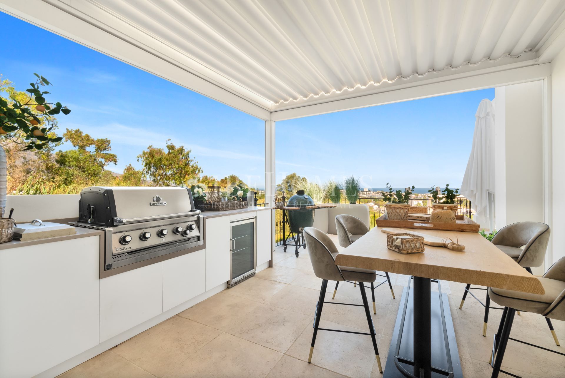 Gran villa con vistas al mar en El Herrojo Alto, Benahavis, Marbella