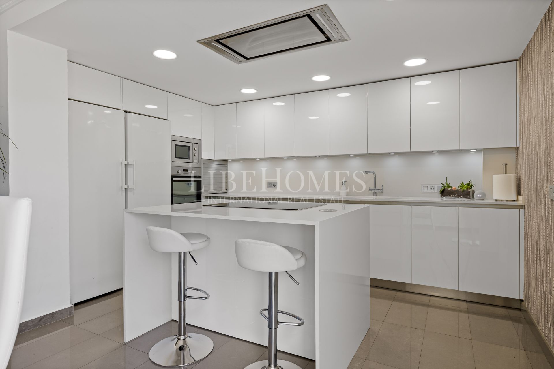 Belle maison mitoyenne, distance de marche au port de Puerto Banús