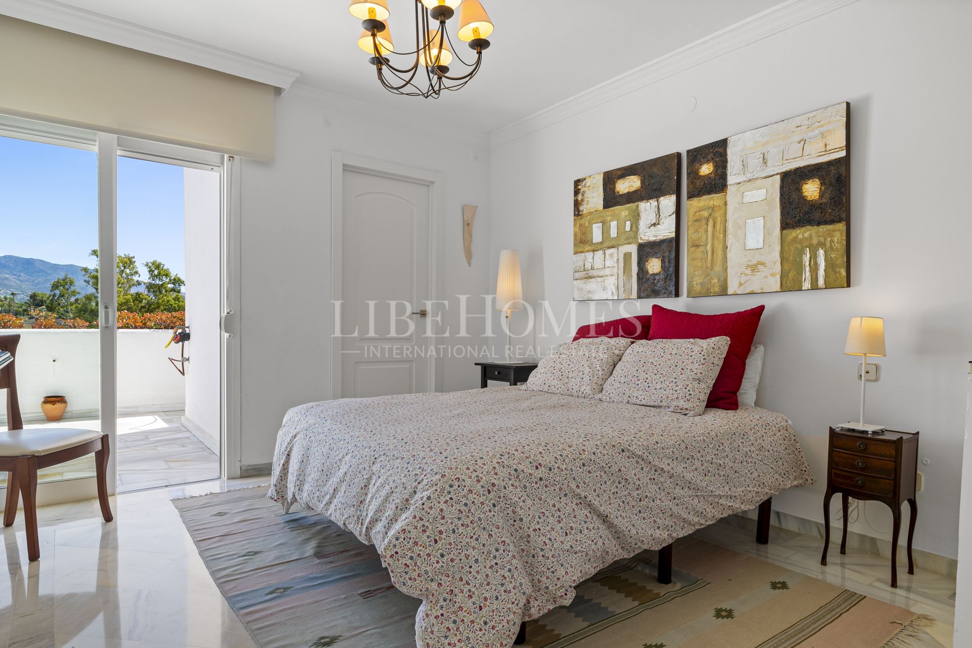 Belle maison mitoyenne, distance de marche au port de Puerto Banús