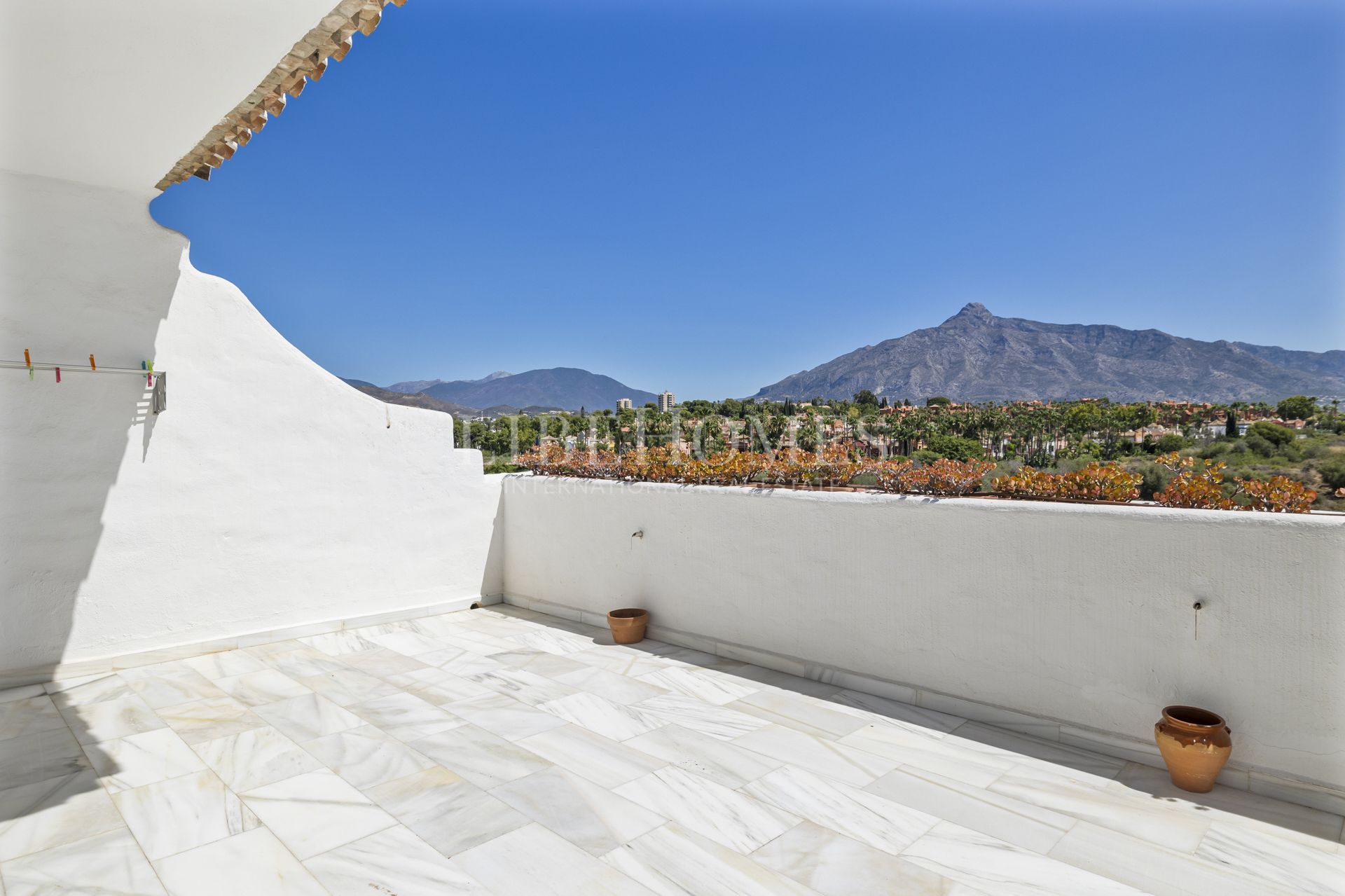 Belle maison mitoyenne, distance de marche au port de Puerto Banús