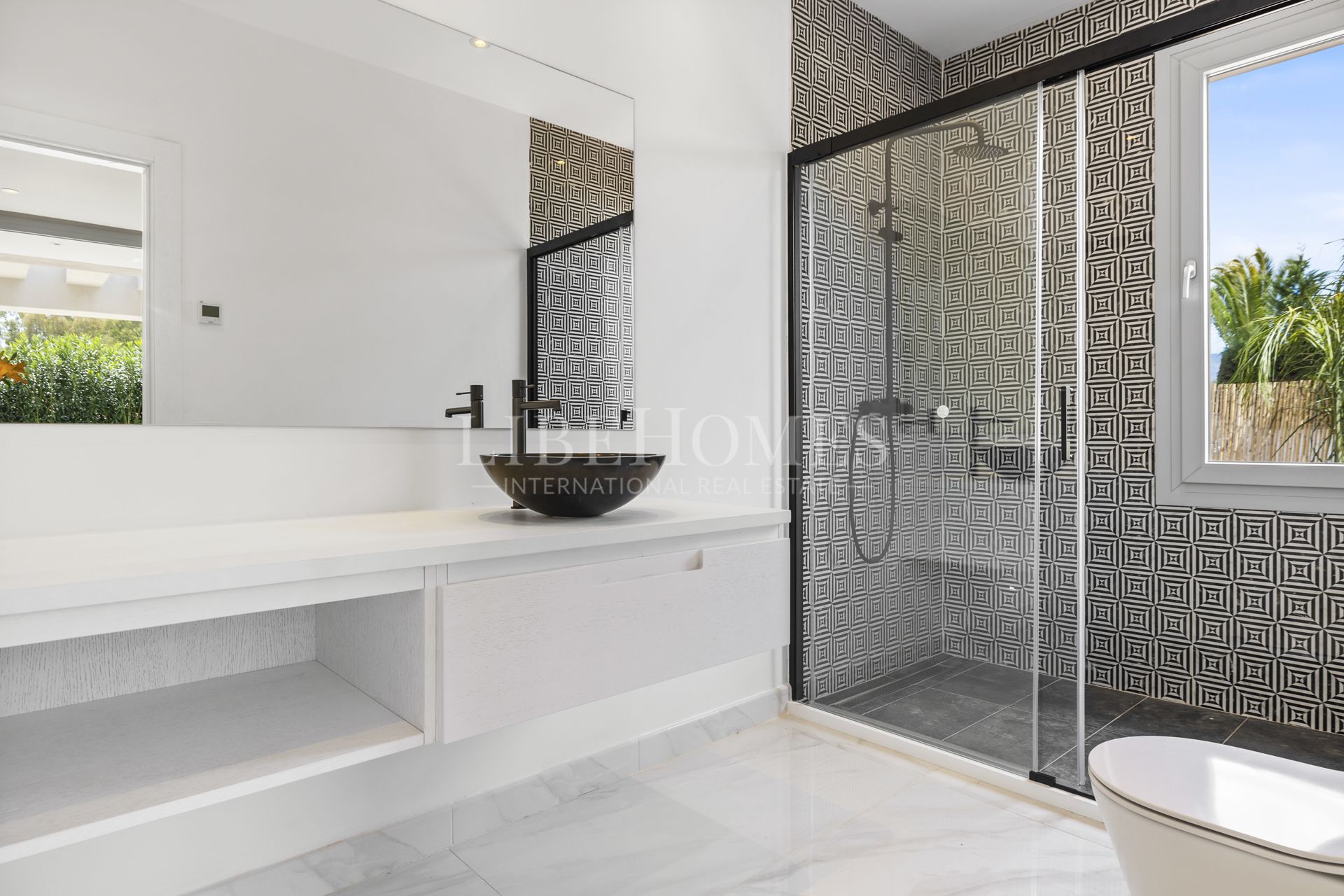 New villa, 2 minutes walk to beach, San Pedro de Alcantara, Marbella