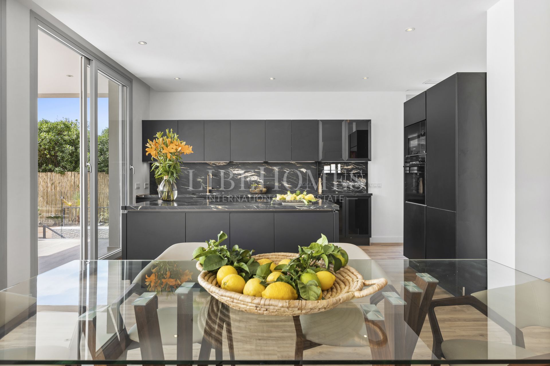 New villa, 2 minutes walk to beach, San Pedro de Alcantara, Marbella