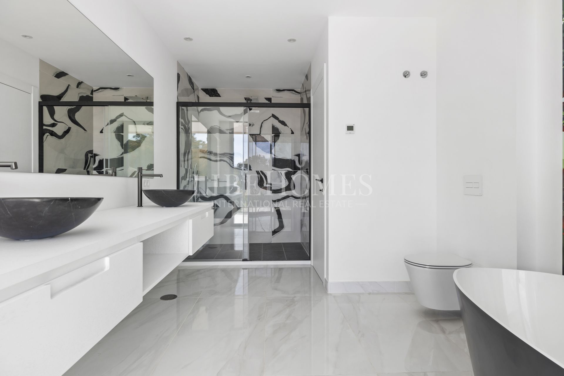 New villa, 2 minutes walk to beach, San Pedro de Alcantara, Marbella