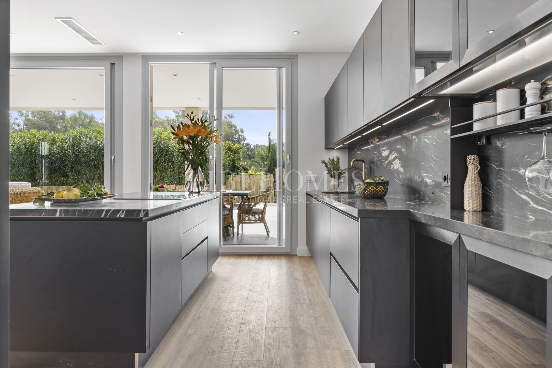 New villa, 2 minutes walk to beach, San Pedro de Alcantara, Marbella