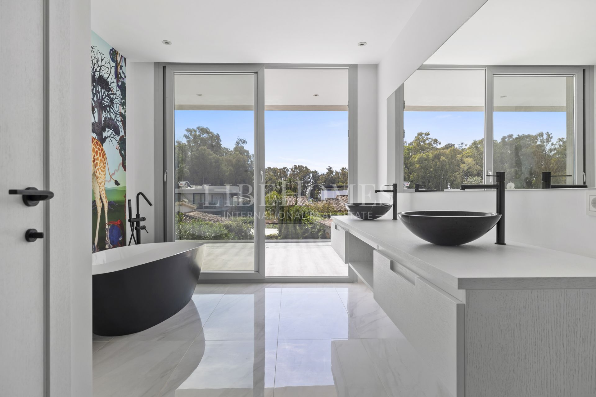 New villa, 2 minutes walk to beach, San Pedro de Alcantara, Marbella