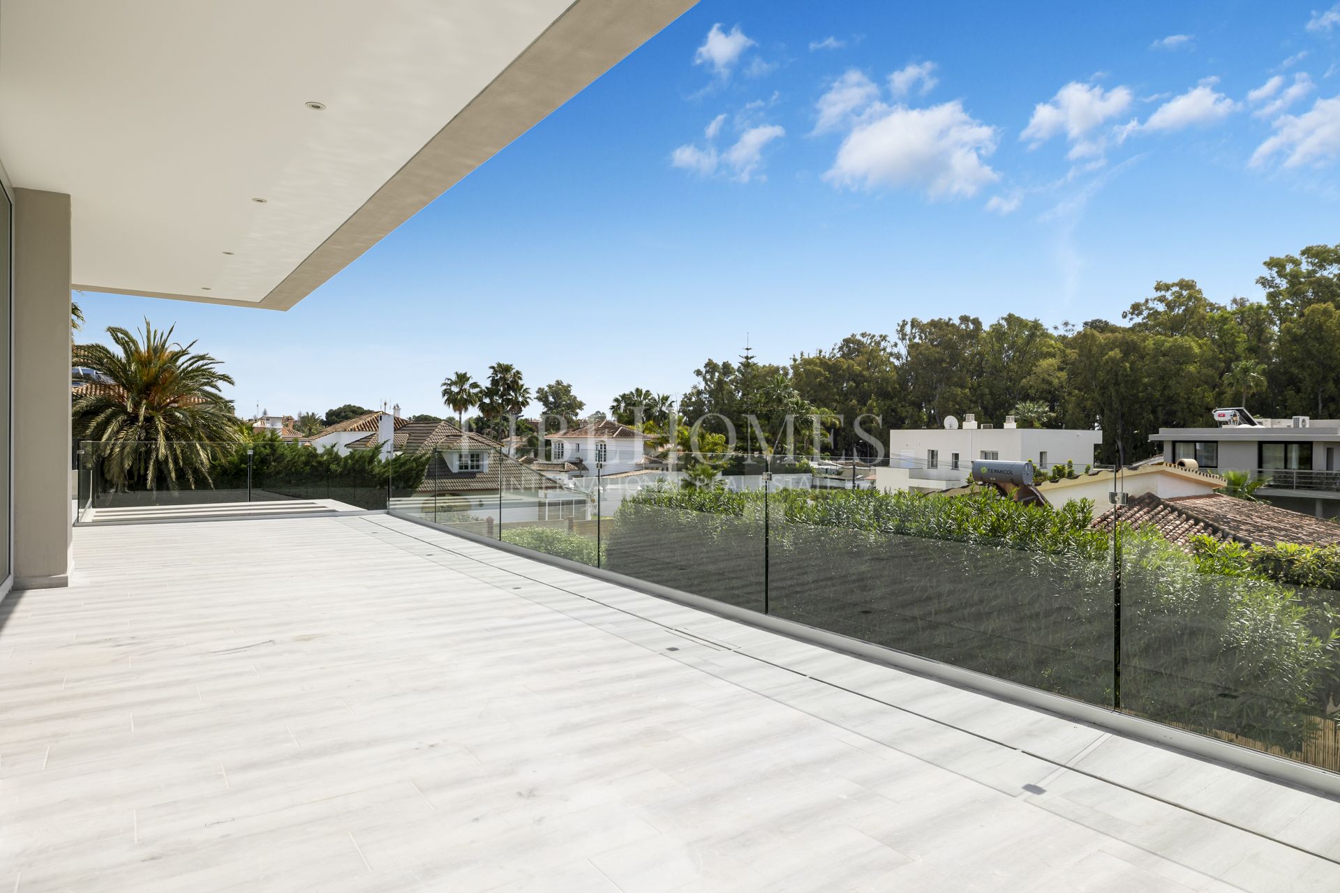 New villa, 2 minutes walk to beach, San Pedro de Alcantara, Marbella