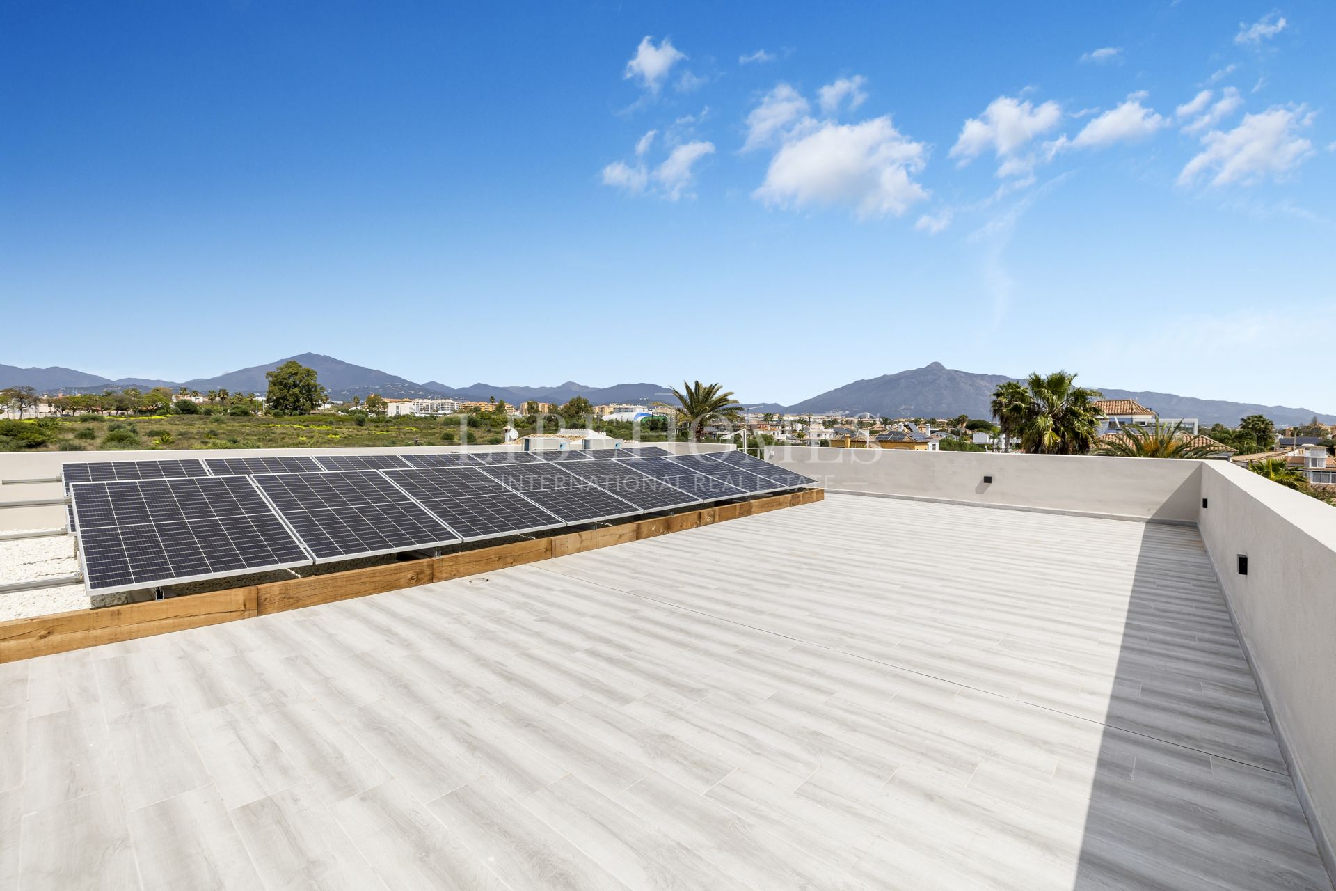 New villa, 2 minutes walk to beach, San Pedro de Alcantara, Marbella