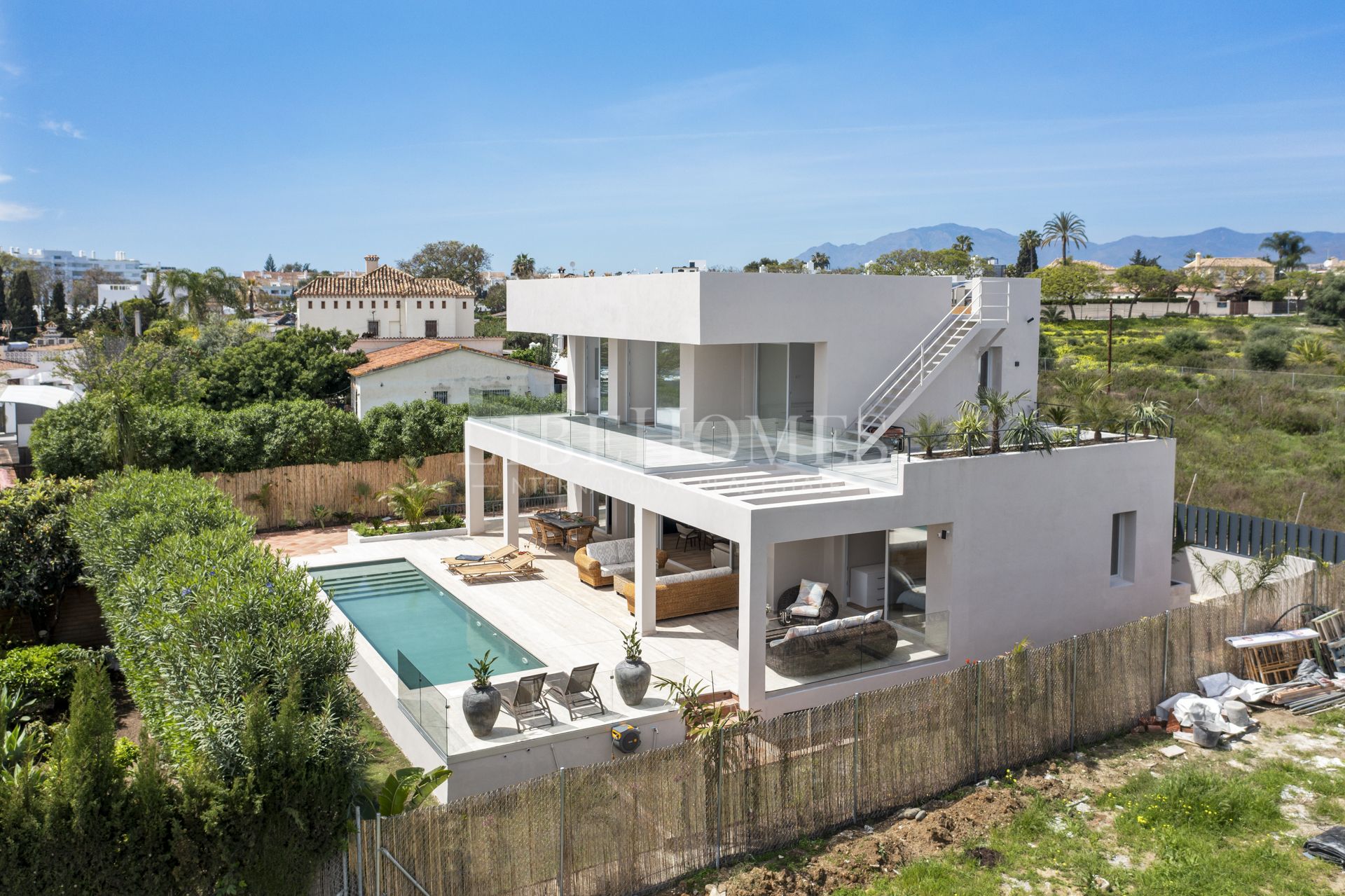 New villa, 2 minutes walk to beach, San Pedro de Alcantara, Marbella